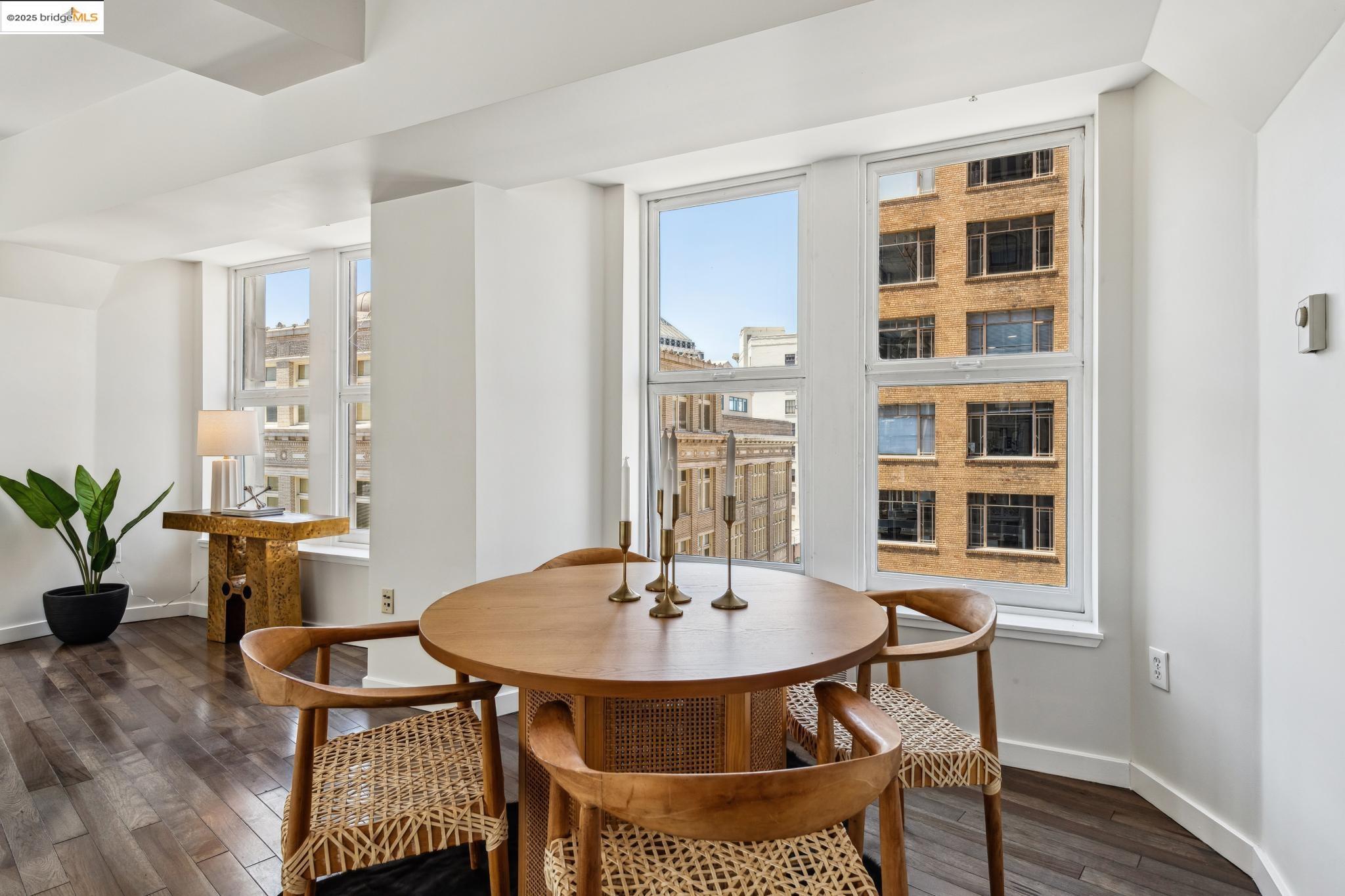 Detail Gallery Image 7 of 60 For 1615 Broadway #8,  Oakland,  CA 94612 - 3 Beds | 2 Baths