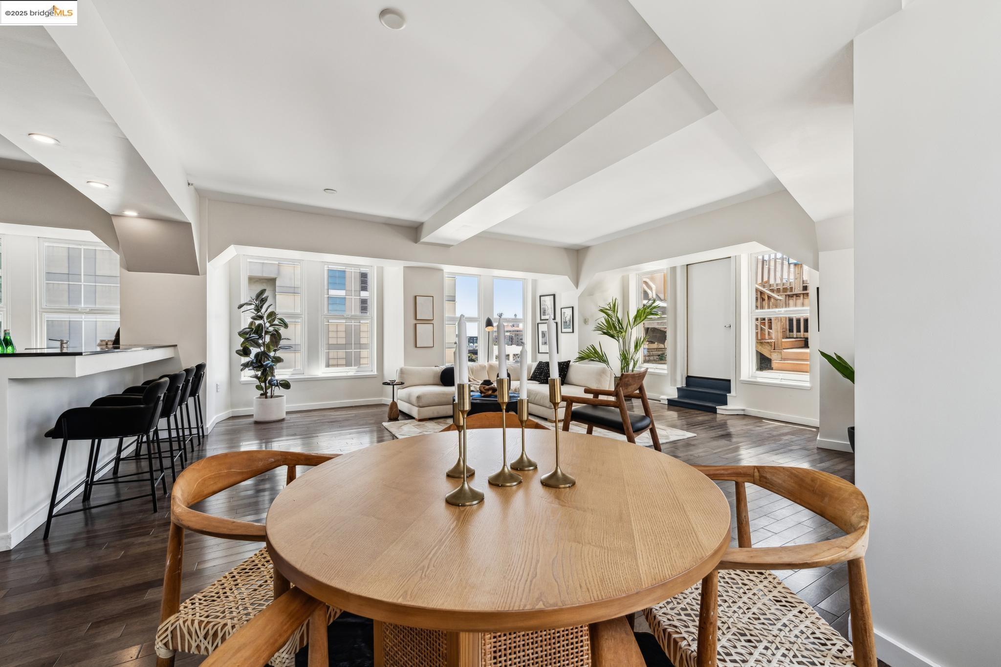Detail Gallery Image 9 of 60 For 1615 Broadway #8,  Oakland,  CA 94612 - 3 Beds | 2 Baths