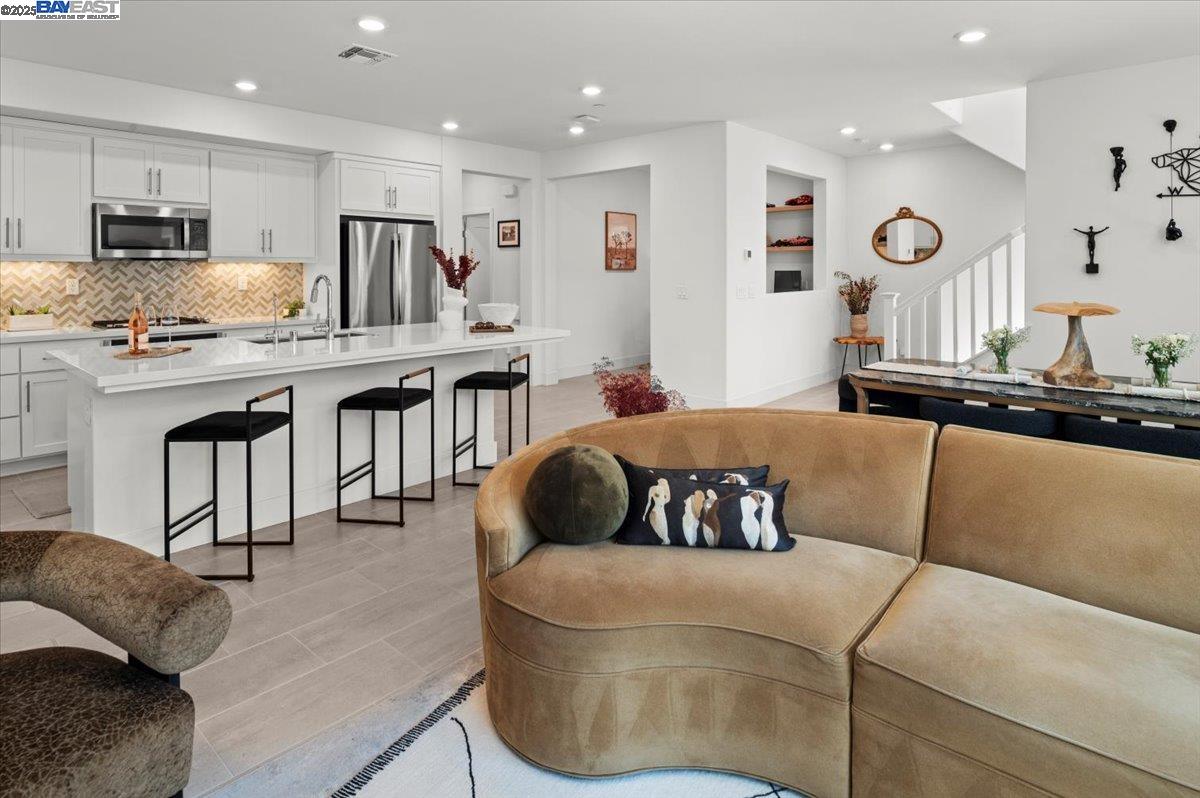 Detail Gallery Image 3 of 48 For 5532 Stout Street, Dublin,  CA 94568 - 3 Beds | 3 Baths