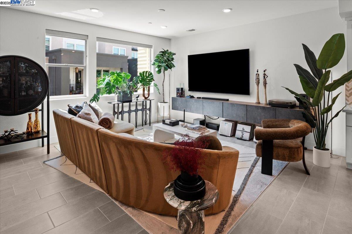 Detail Gallery Image 4 of 48 For 5532 Stout Street, Dublin,  CA 94568 - 3 Beds | 3 Baths