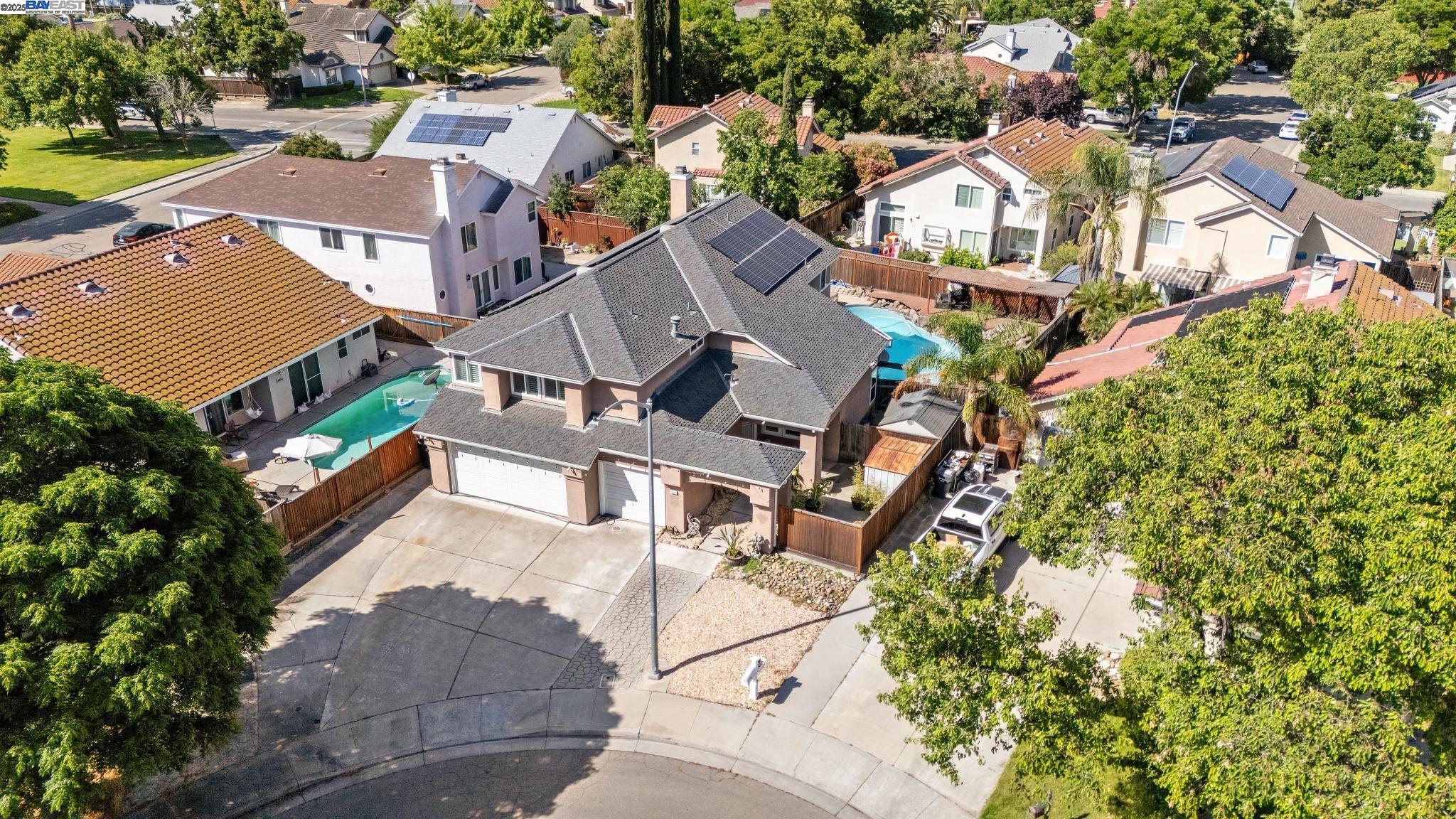 Detail Gallery Image 2 of 39 For 1005 Wood Thrush Ln, Tracy,  CA 95376 - 5 Beds | 3 Baths