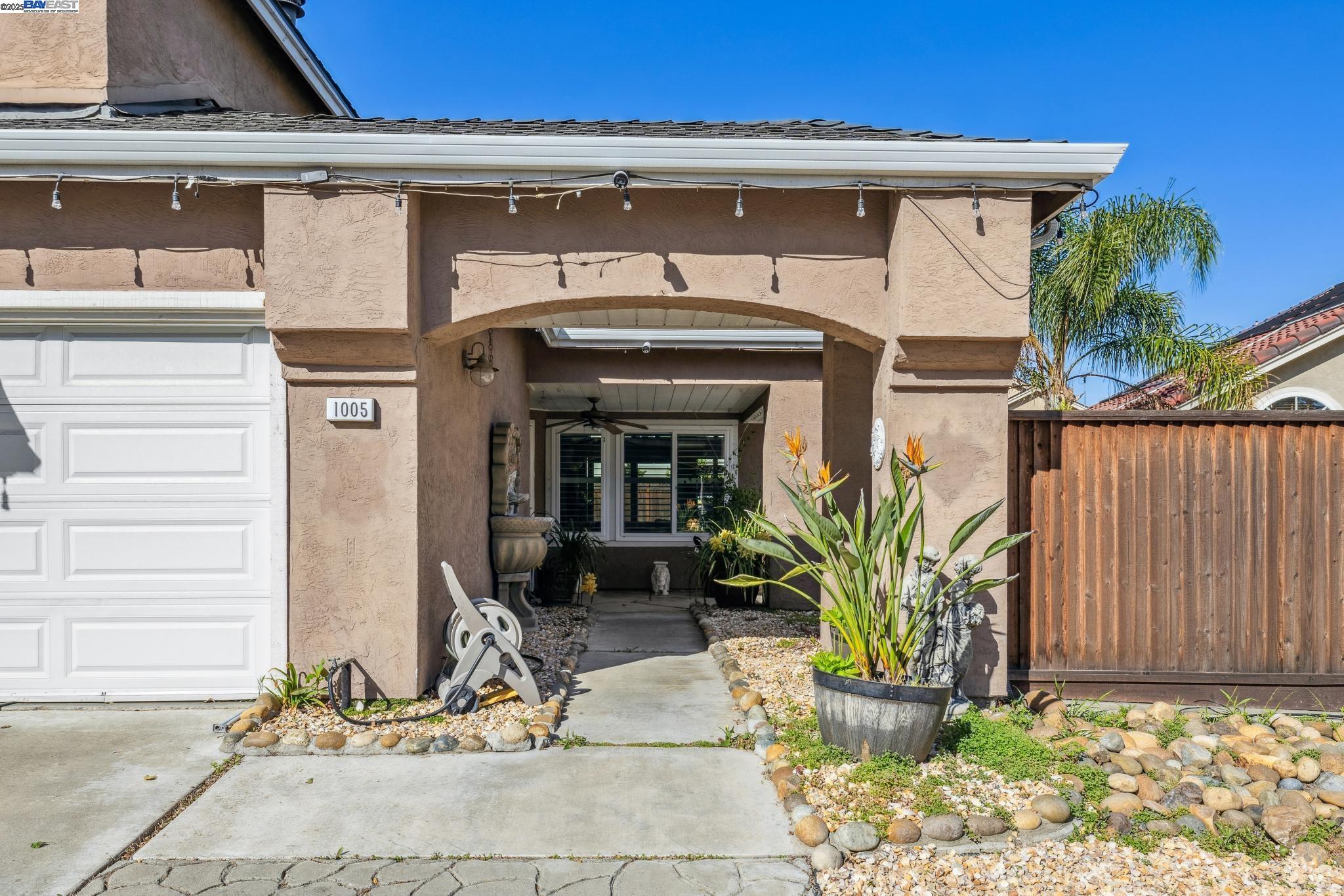 Detail Gallery Image 3 of 39 For 1005 Wood Thrush Ln, Tracy,  CA 95376 - 5 Beds | 3 Baths