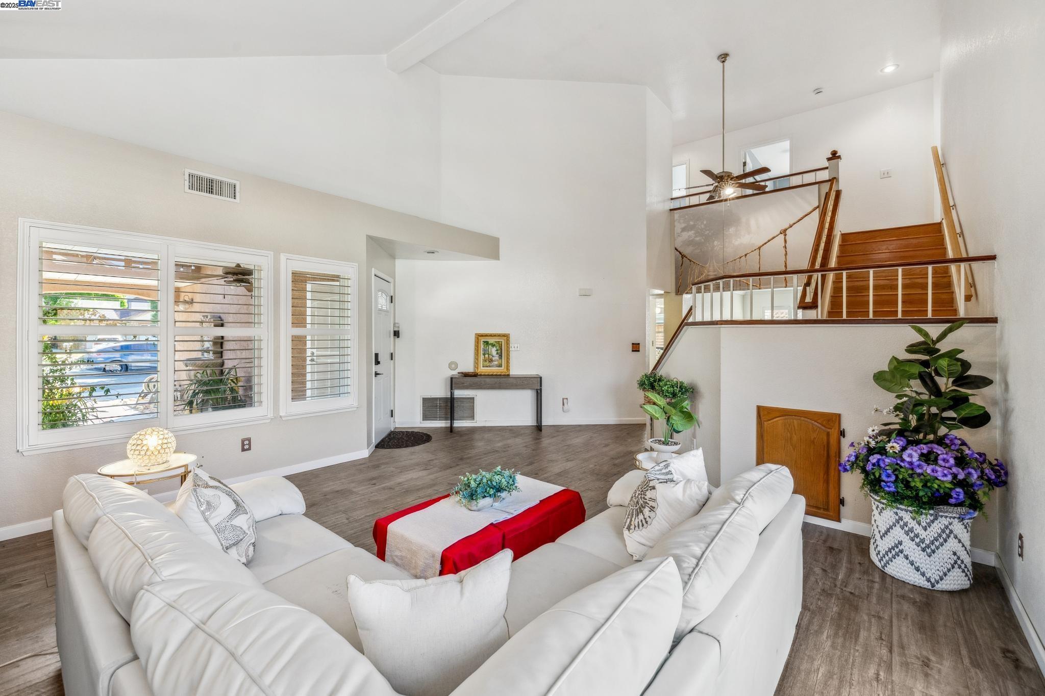 Detail Gallery Image 9 of 39 For 1005 Wood Thrush Ln, Tracy,  CA 95376 - 5 Beds | 3 Baths