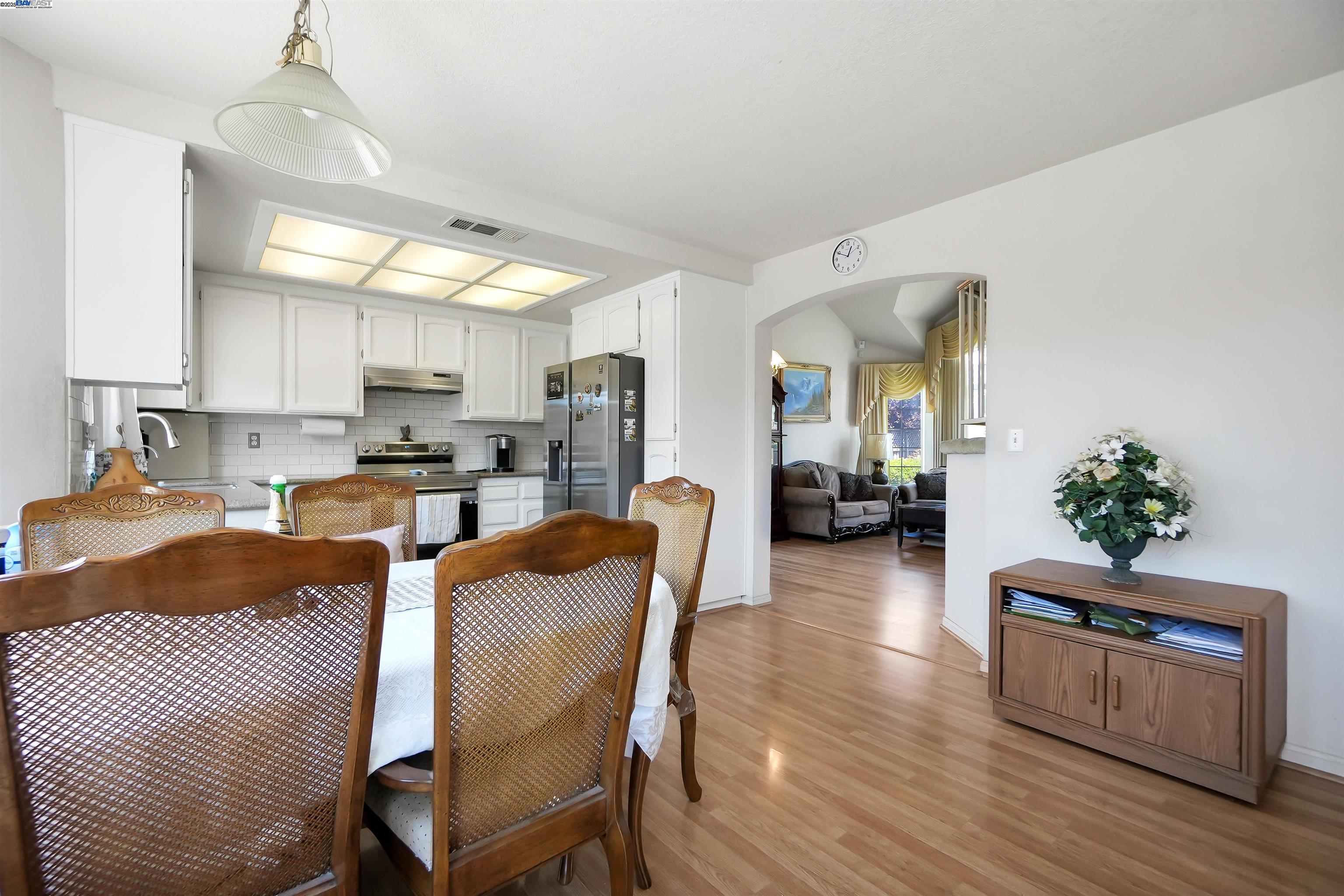 Detail Gallery Image 11 of 35 For 18606 Galton Ln, Hayward,  CA 94541 - 4 Beds | 3 Baths