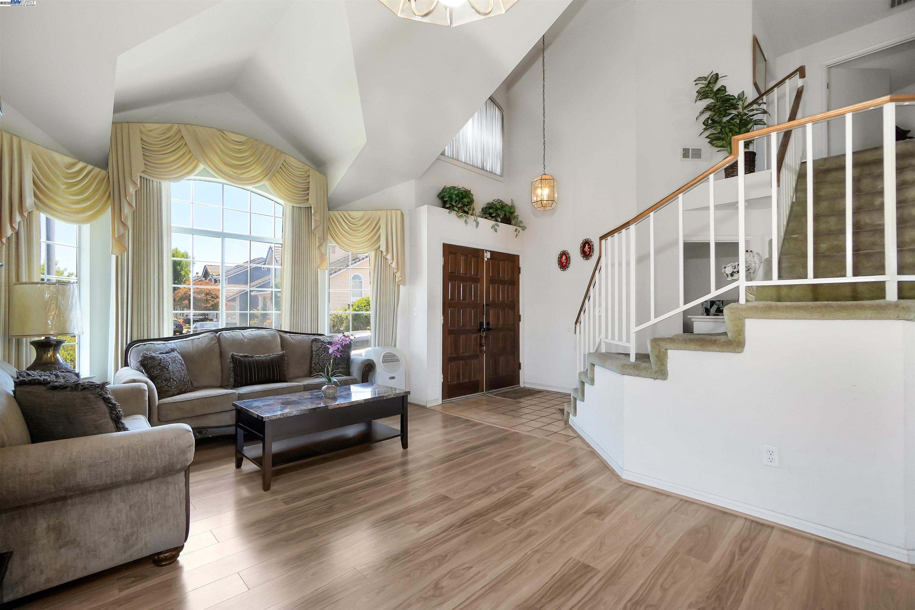 Detail Gallery Image 5 of 35 For 18606 Galton Ln, Hayward,  CA 94541 - 4 Beds | 3 Baths