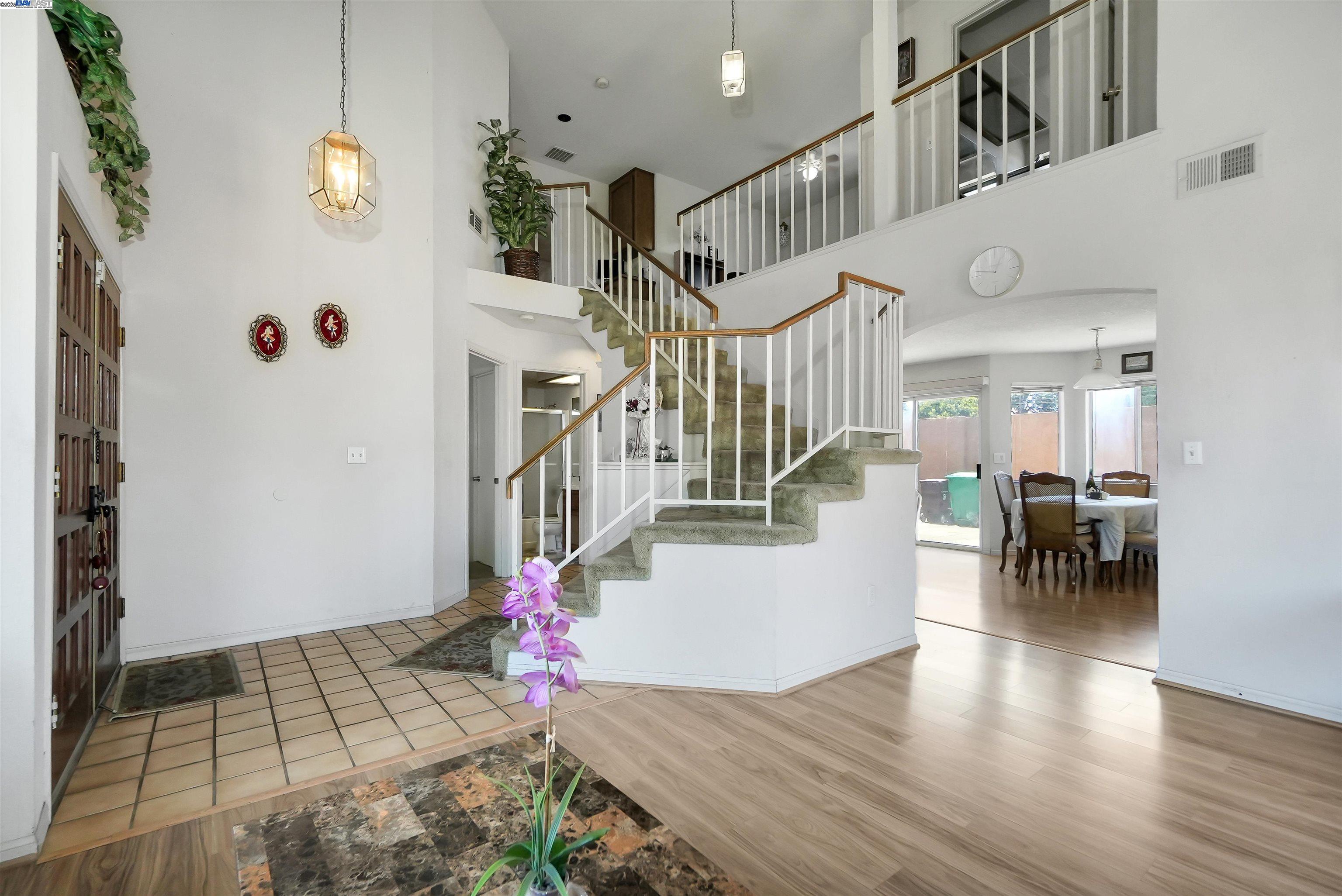 Detail Gallery Image 6 of 35 For 18606 Galton Ln, Hayward,  CA 94541 - 4 Beds | 3 Baths