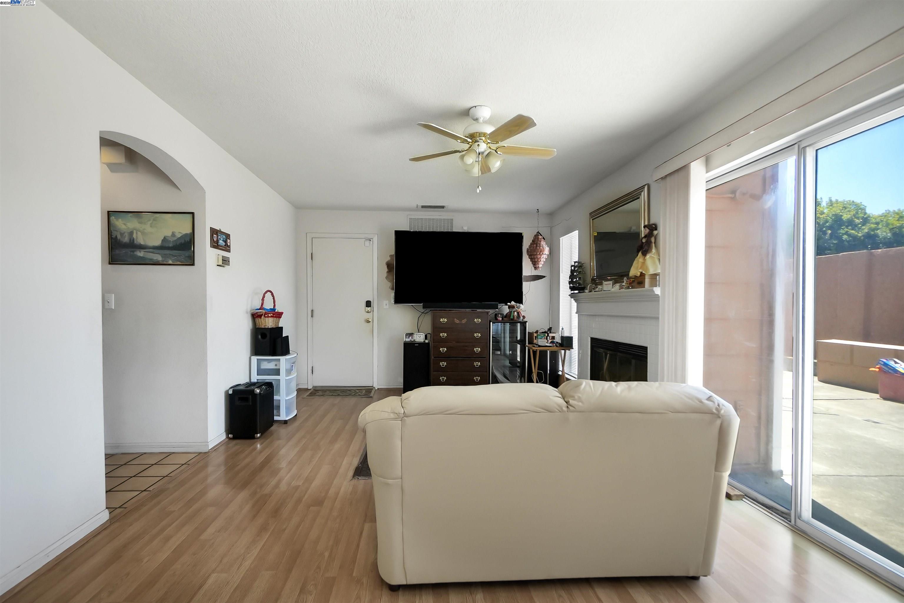 Detail Gallery Image 7 of 35 For 18606 Galton Ln, Hayward,  CA 94541 - 4 Beds | 3 Baths