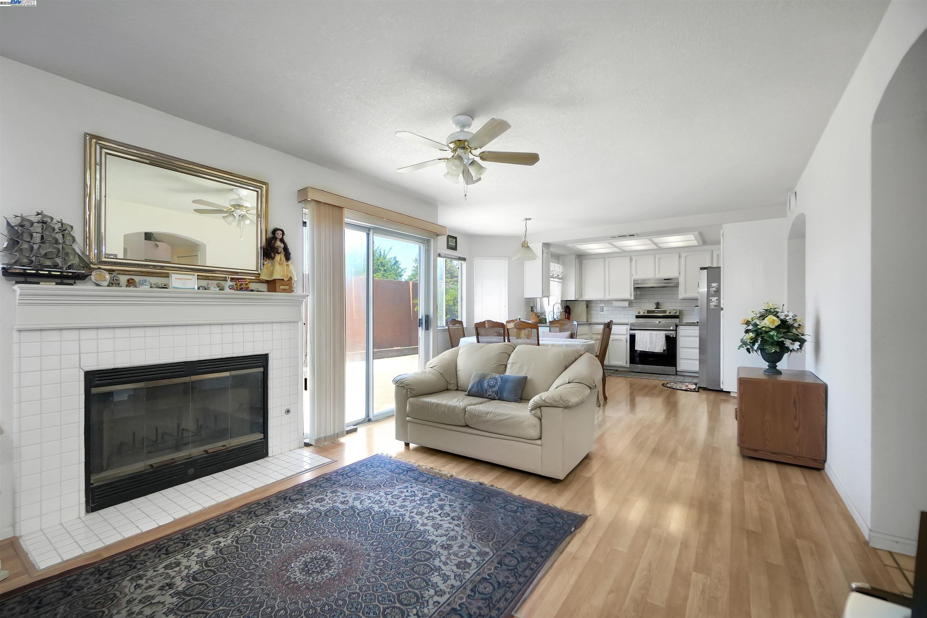 Detail Gallery Image 9 of 35 For 18606 Galton Ln, Hayward,  CA 94541 - 4 Beds | 3 Baths