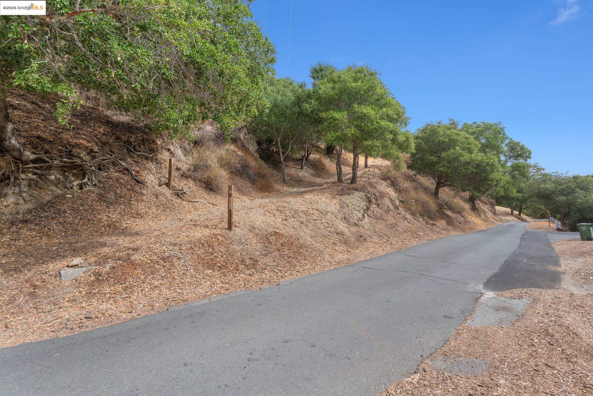 Bradbury Dr