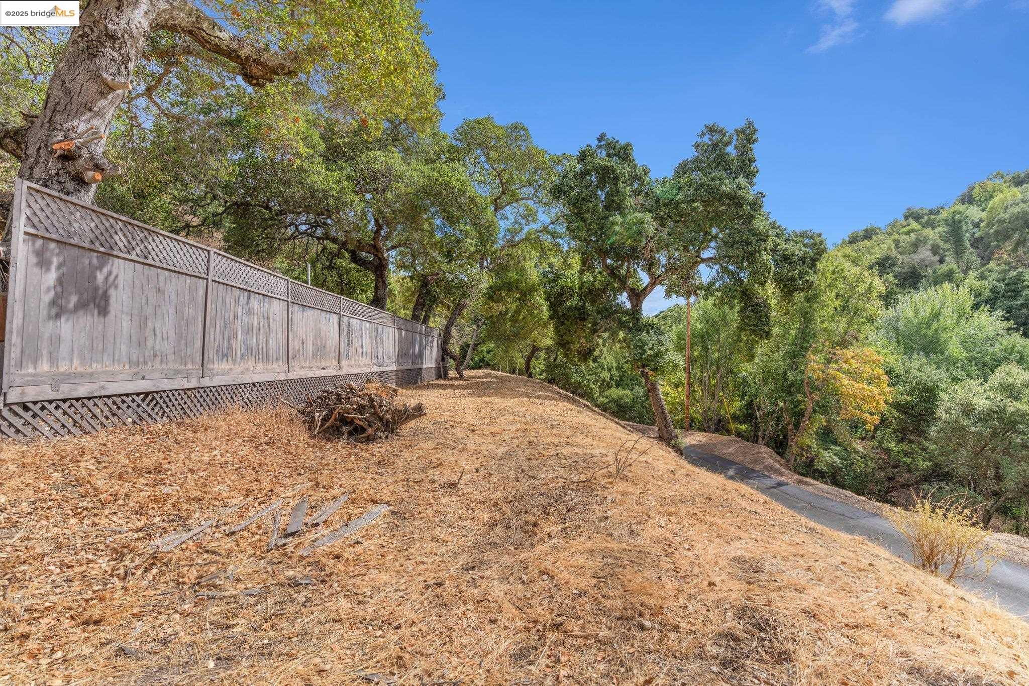 Bradbury Dr