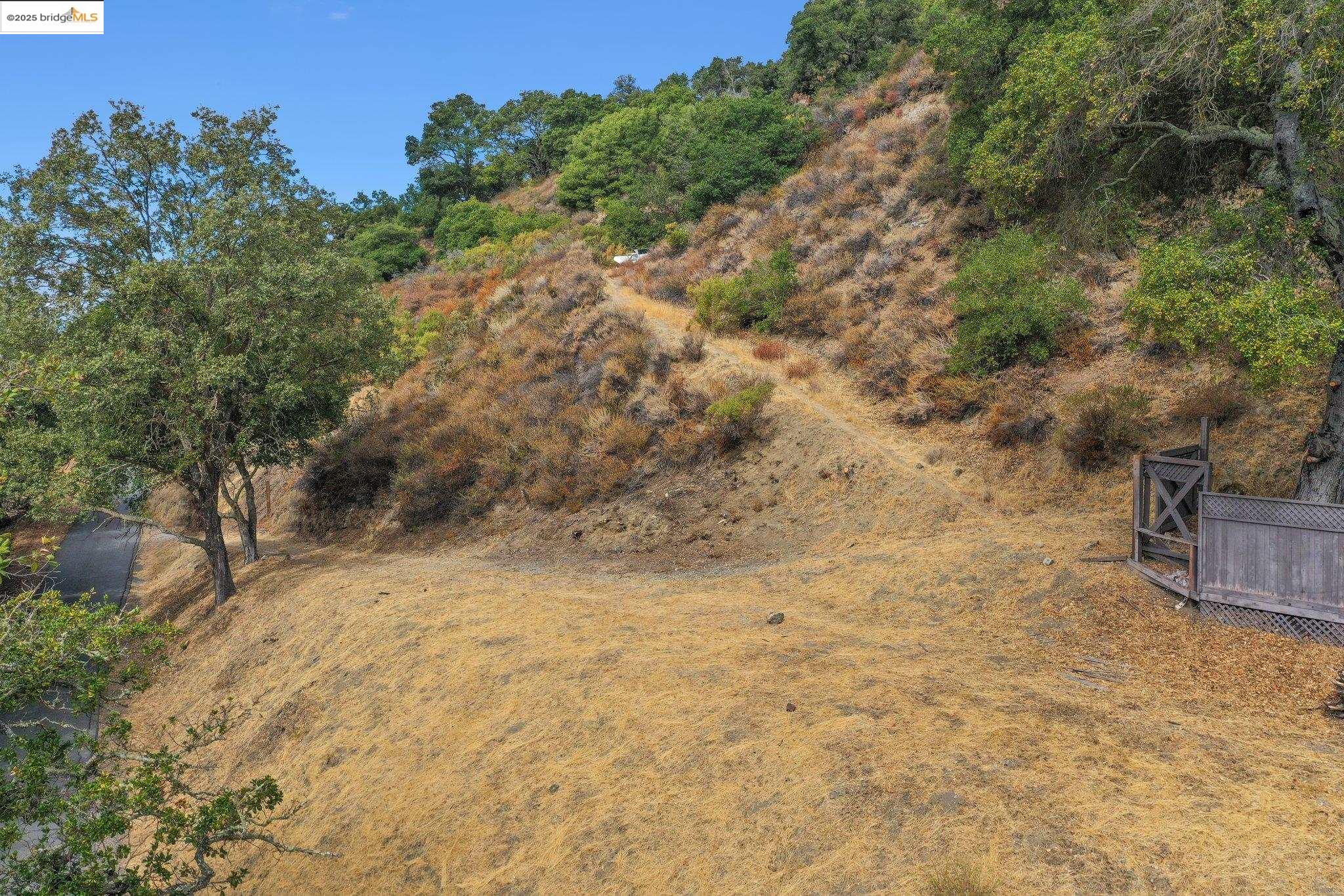 Bradbury Dr