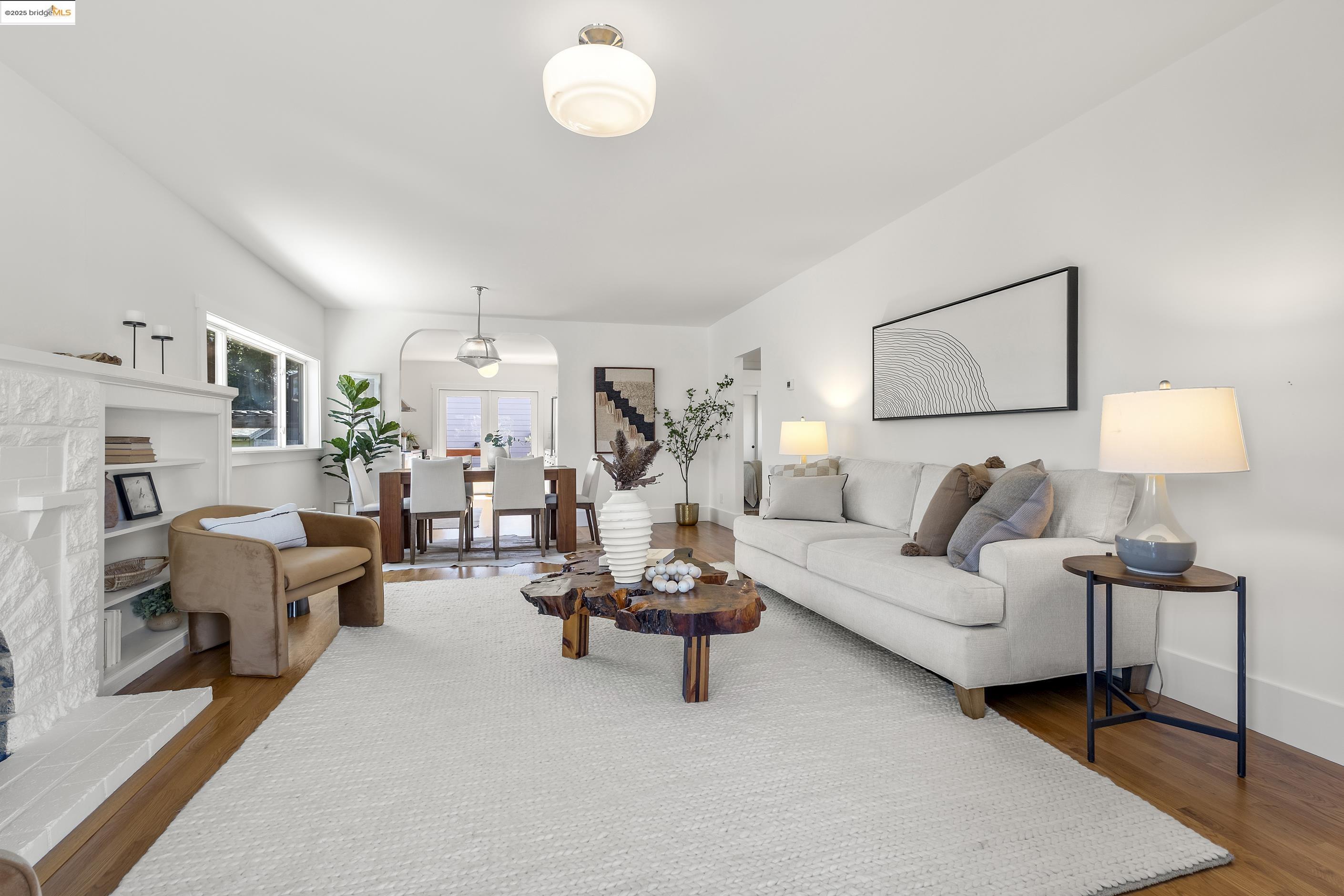 Detail Gallery Image 2 of 52 For 2516 Mathews St, Berkeley,  CA 94702 - 2 Beds | 1 Baths