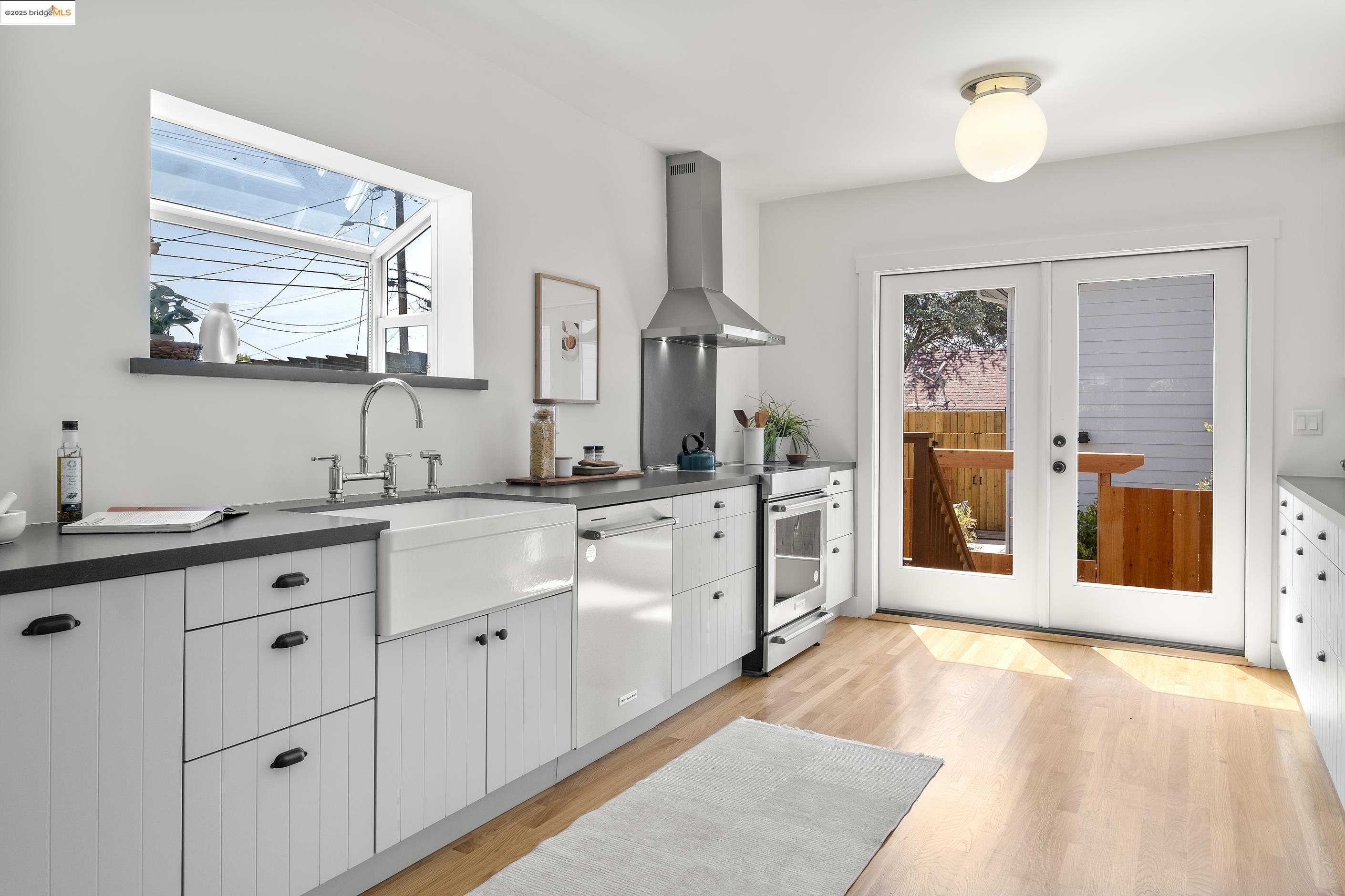 Detail Gallery Image 13 of 52 For 2516 Mathews St, Berkeley,  CA 94702 - 2 Beds | 1 Baths