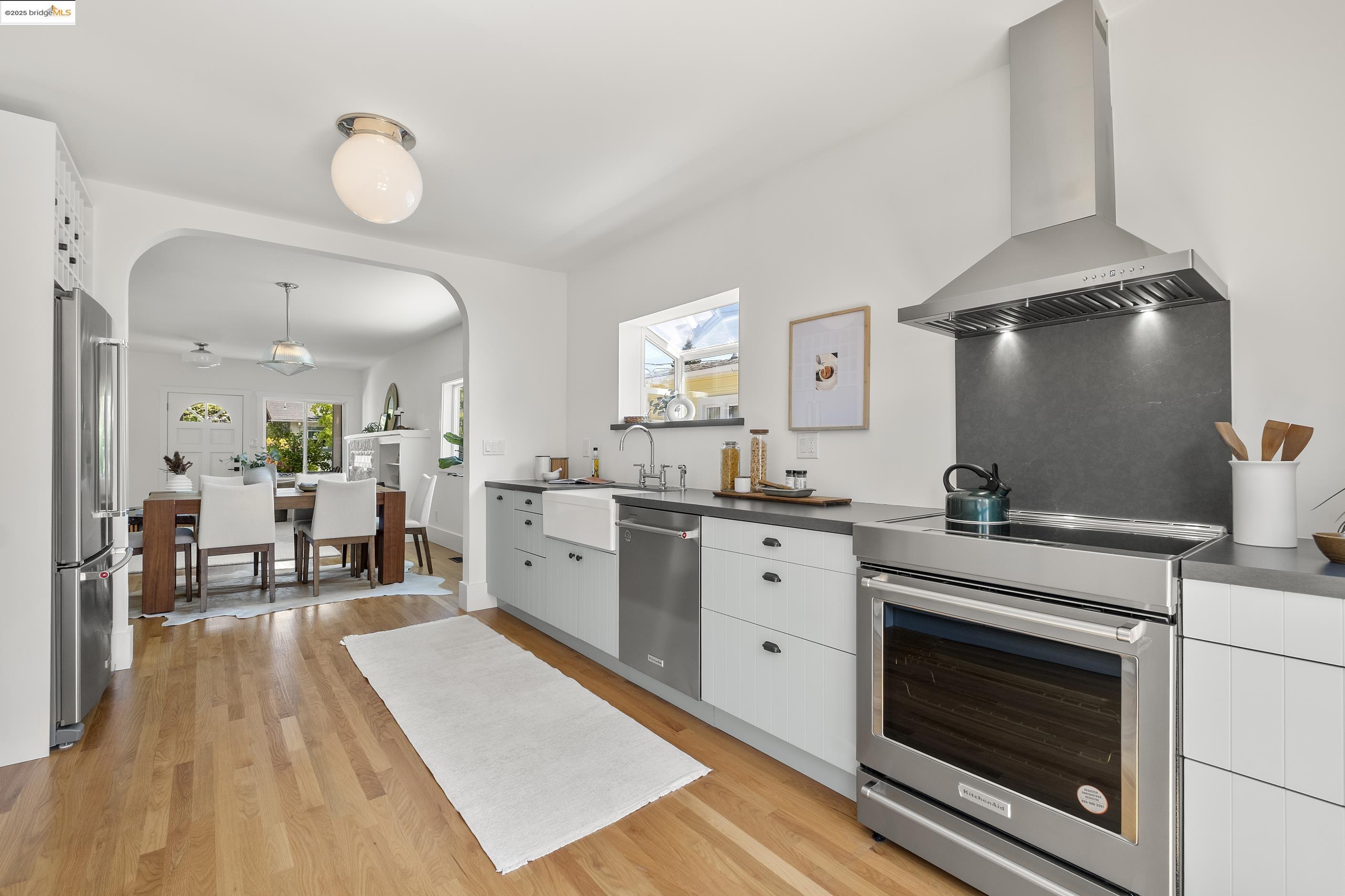 Detail Gallery Image 15 of 52 For 2516 Mathews St, Berkeley,  CA 94702 - 2 Beds | 1 Baths