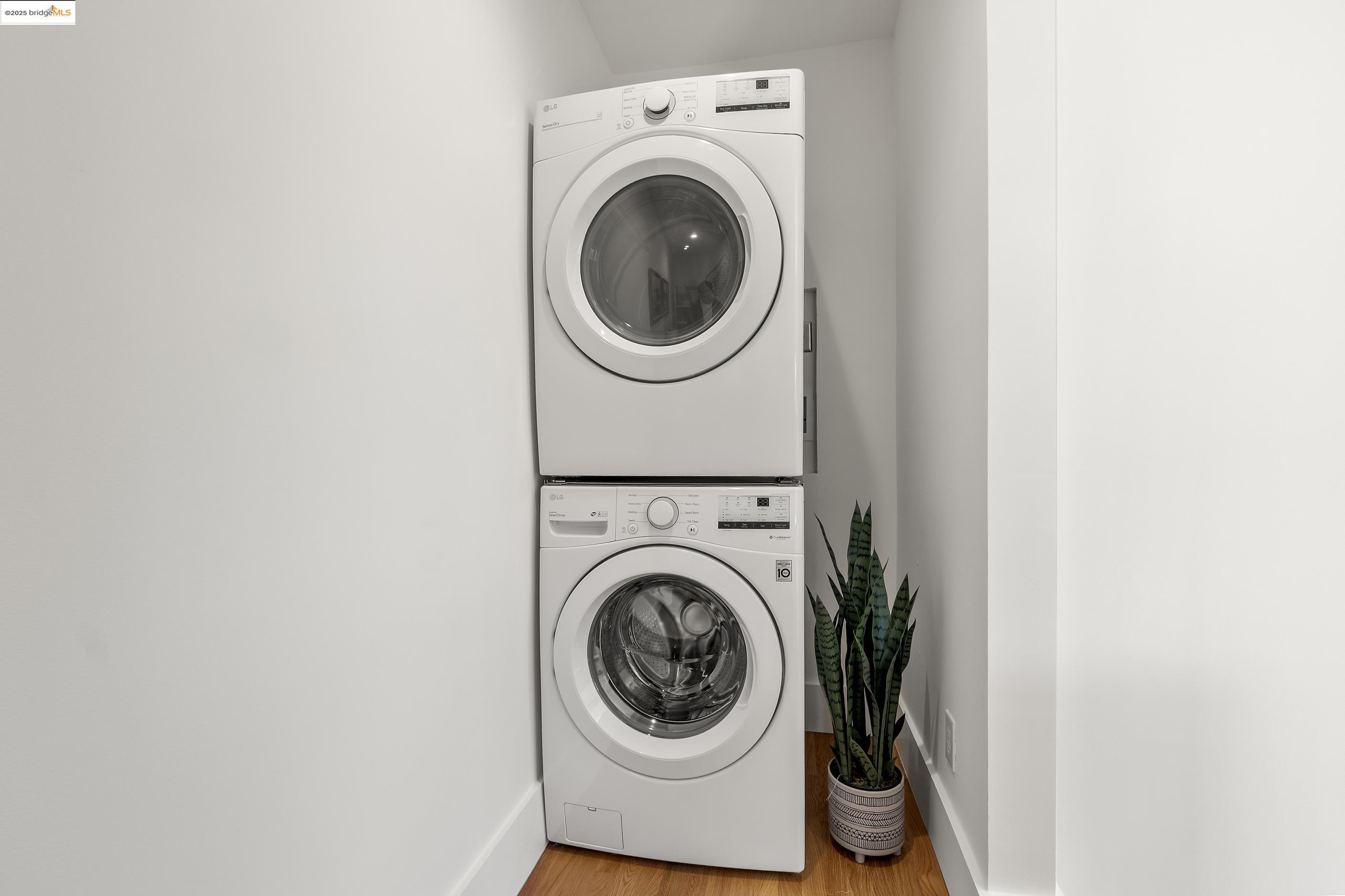 Detail Gallery Image 19 of 52 For 2516 Mathews St, Berkeley,  CA 94702 - 2 Beds | 1 Baths