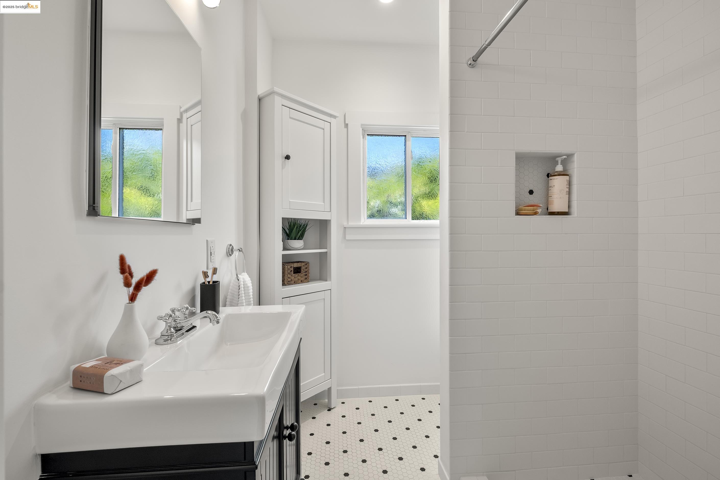 Detail Gallery Image 23 of 52 For 2516 Mathews St, Berkeley,  CA 94702 - 2 Beds | 1 Baths