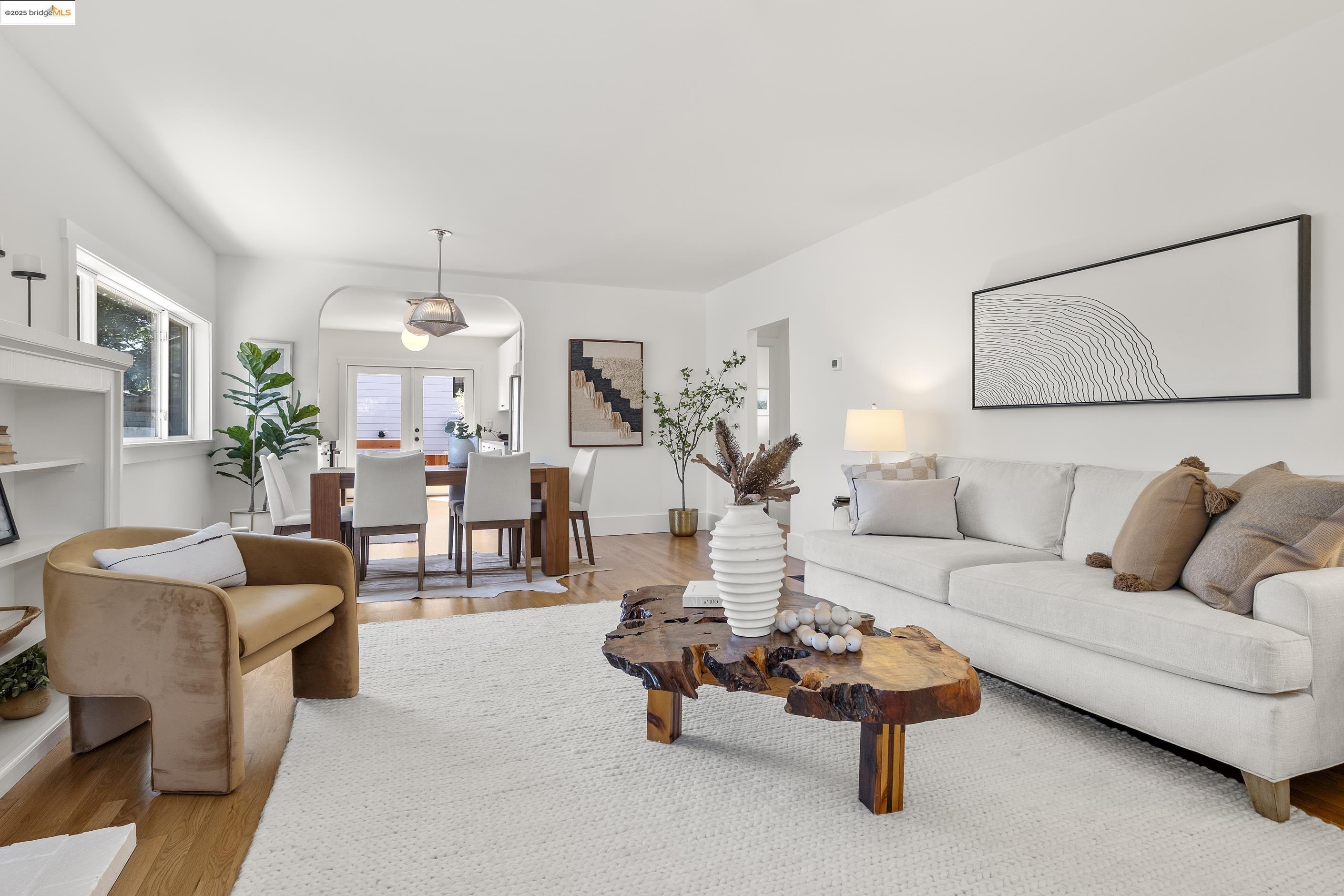 Detail Gallery Image 4 of 52 For 2516 Mathews St, Berkeley,  CA 94702 - 2 Beds | 1 Baths