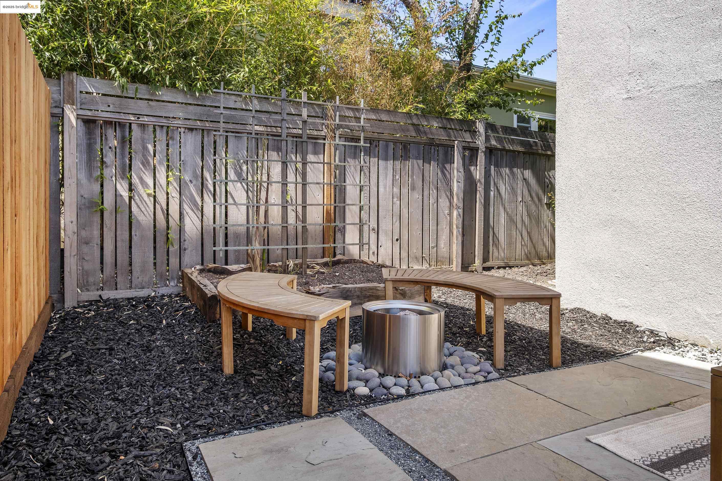 Detail Gallery Image 36 of 52 For 2516 Mathews St, Berkeley,  CA 94702 - 2 Beds | 1 Baths