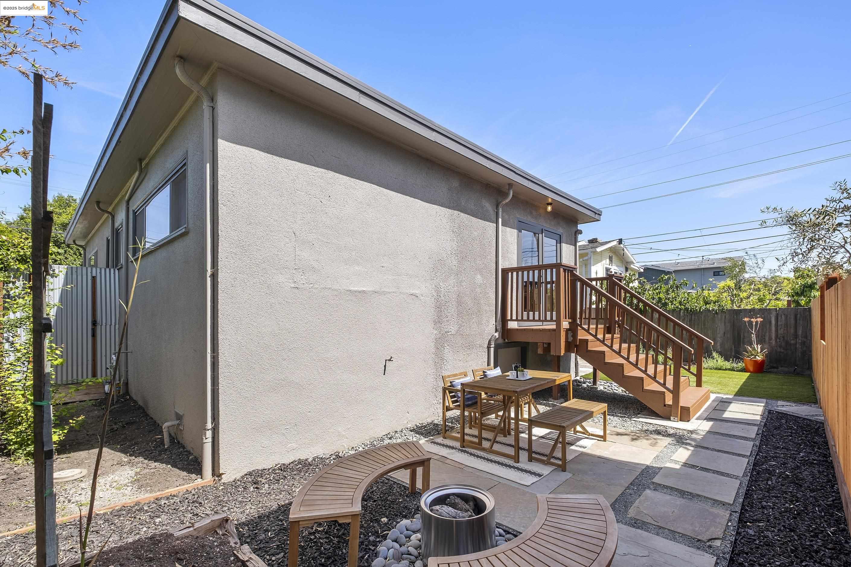 Detail Gallery Image 38 of 52 For 2516 Mathews St, Berkeley,  CA 94702 - 2 Beds | 1 Baths