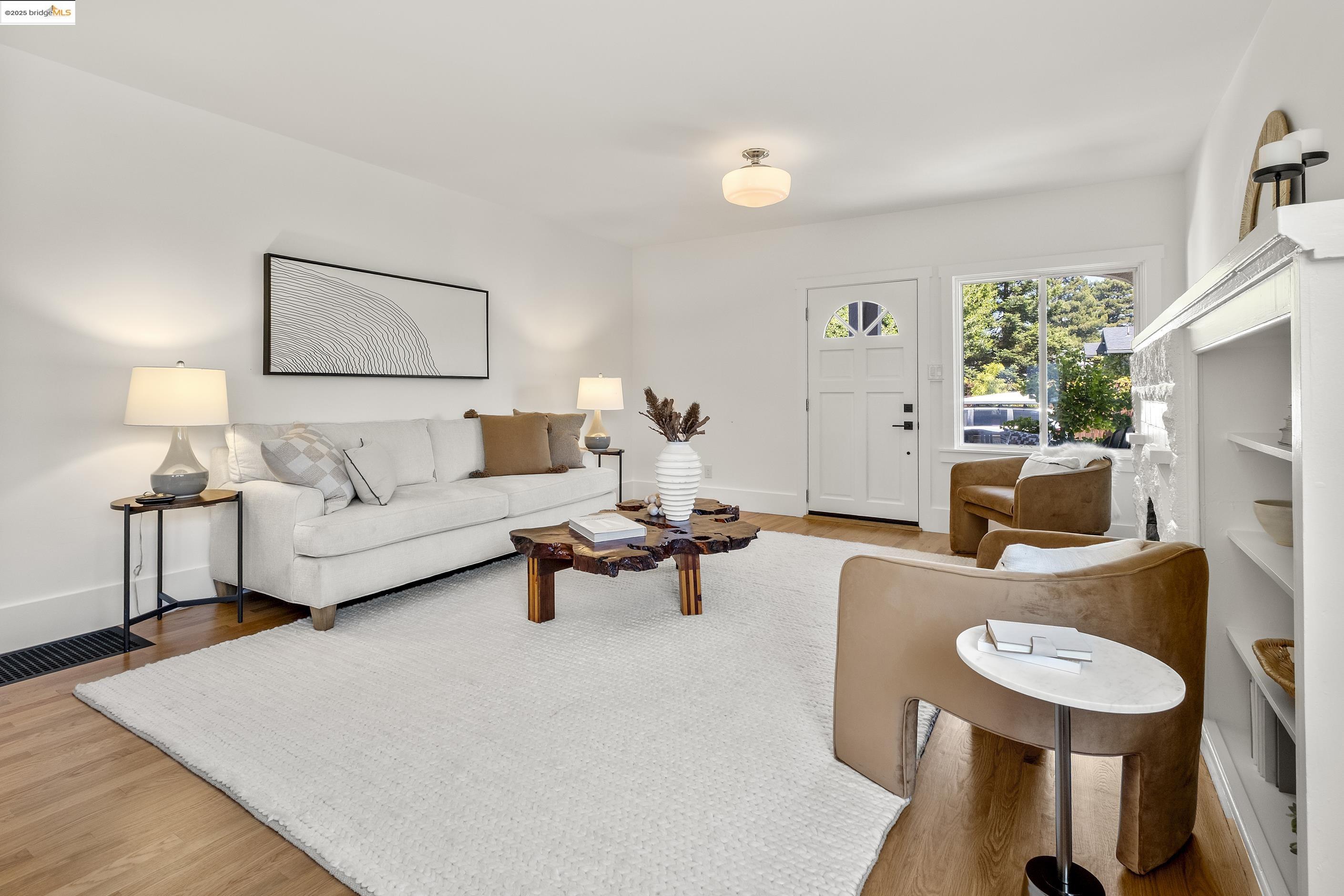 Detail Gallery Image 5 of 52 For 2516 Mathews St, Berkeley,  CA 94702 - 2 Beds | 1 Baths