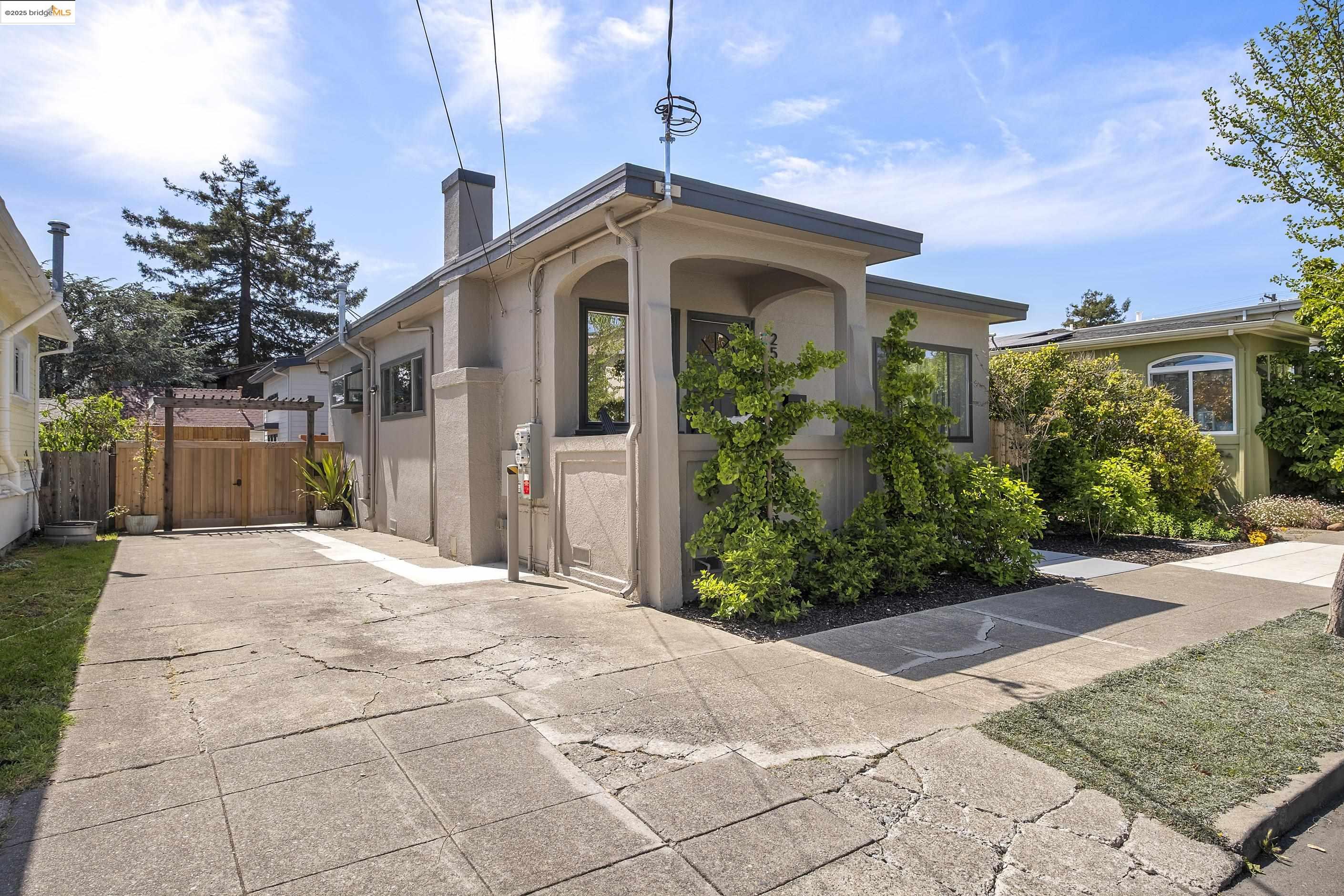 Detail Gallery Image 44 of 52 For 2516 Mathews St, Berkeley,  CA 94702 - 2 Beds | 1 Baths