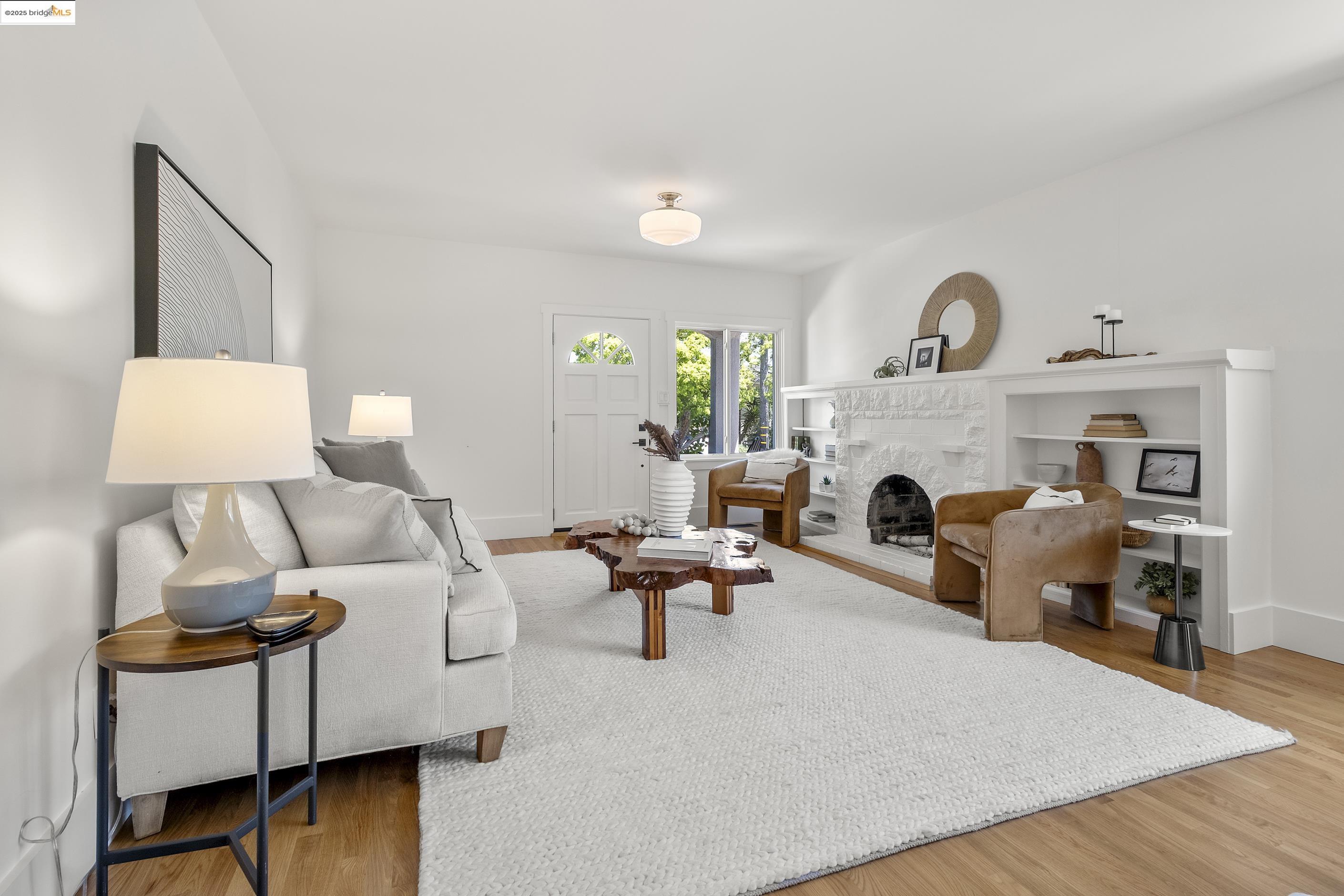 Detail Gallery Image 6 of 52 For 2516 Mathews St, Berkeley,  CA 94702 - 2 Beds | 1 Baths