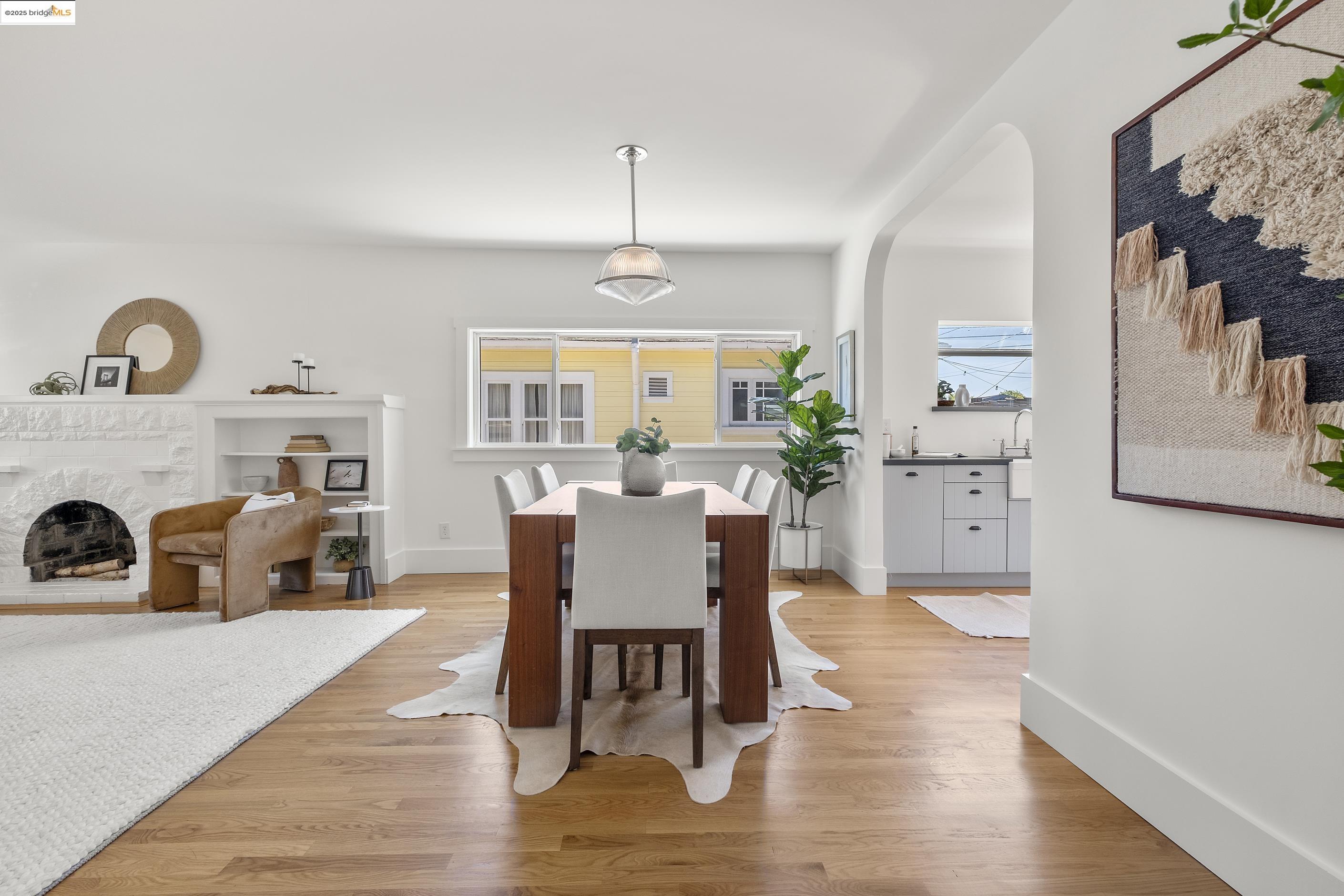 Detail Gallery Image 8 of 52 For 2516 Mathews St, Berkeley,  CA 94702 - 2 Beds | 1 Baths