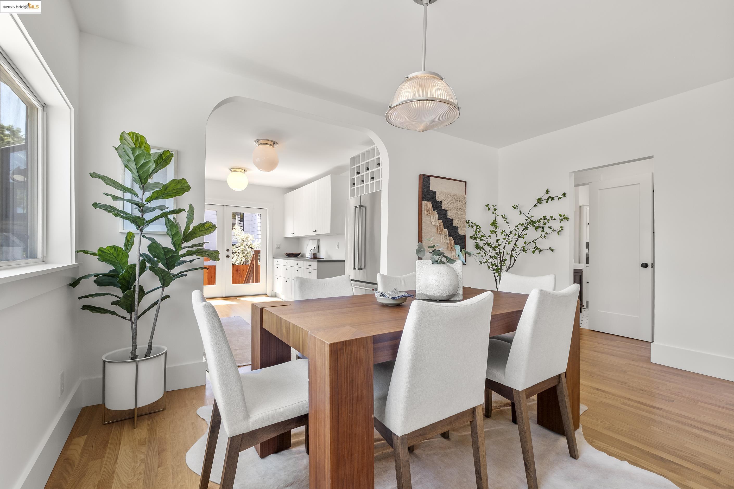 Detail Gallery Image 10 of 52 For 2516 Mathews St, Berkeley,  CA 94702 - 2 Beds | 1 Baths