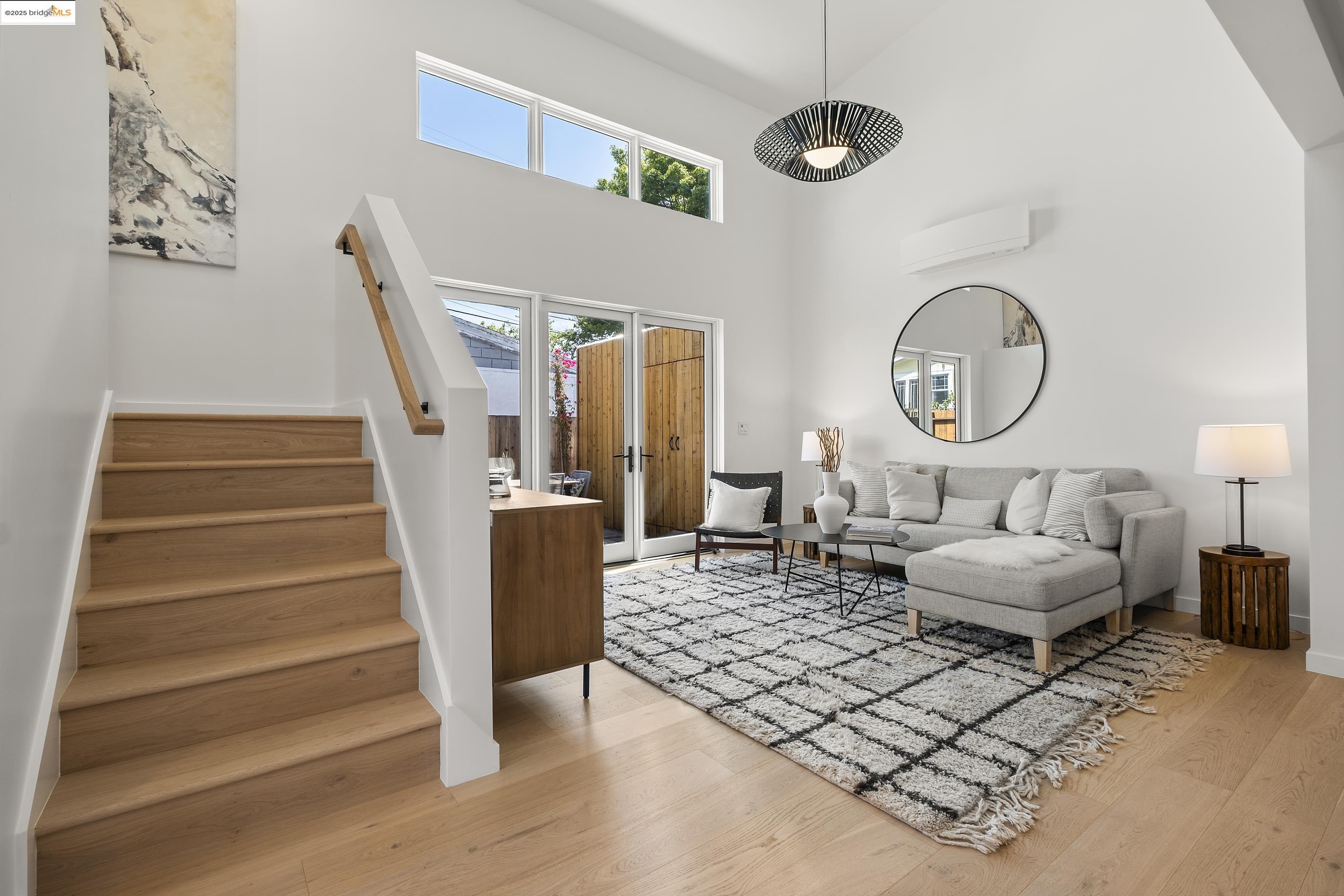 Detail Gallery Image 2 of 39 For 2514 Mathews, Berkeley,  CA 94702 - 3 Beds | 2 Baths
