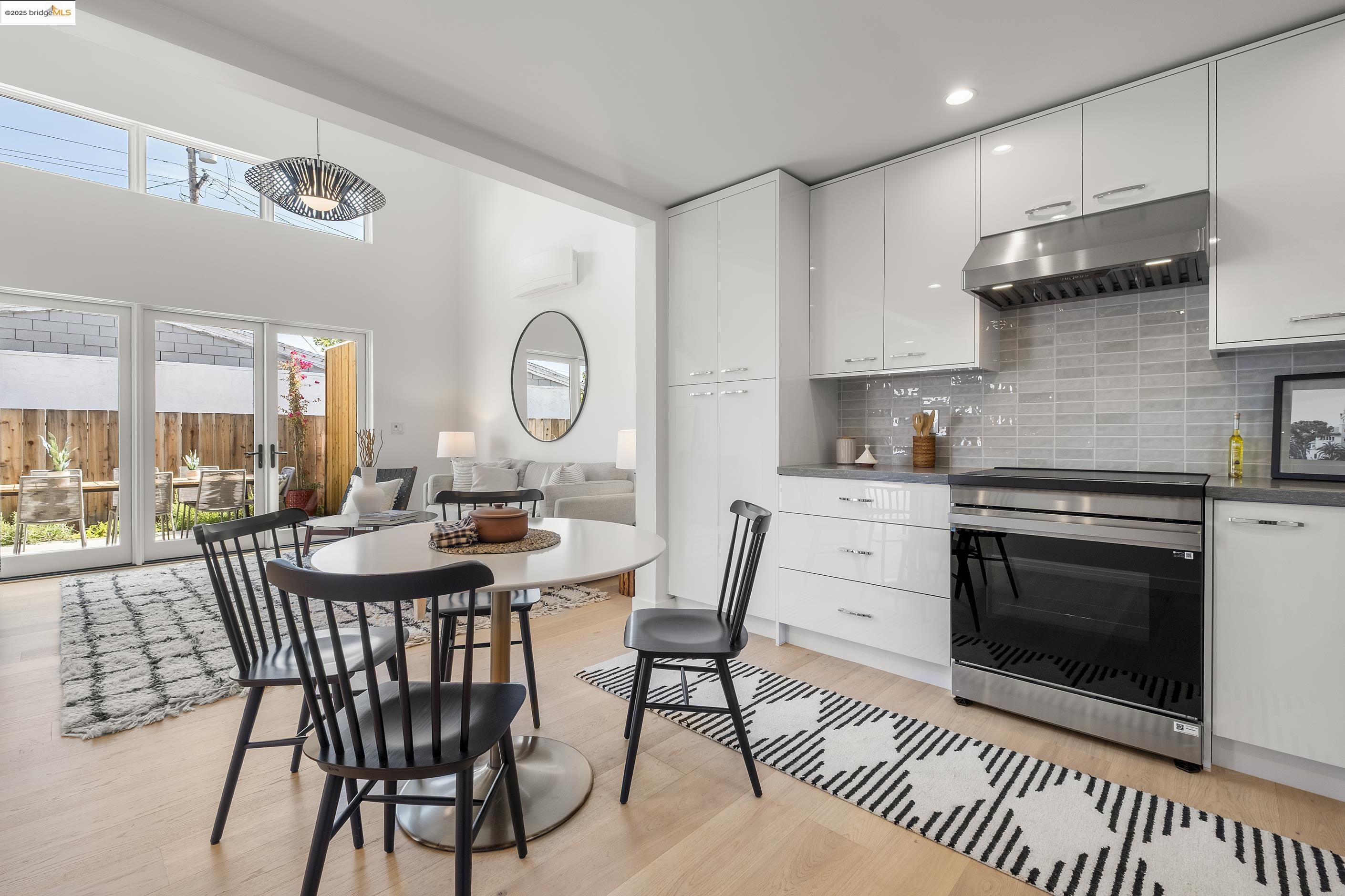 Detail Gallery Image 12 of 39 For 2514 Mathews, Berkeley,  CA 94702 - 3 Beds | 2 Baths