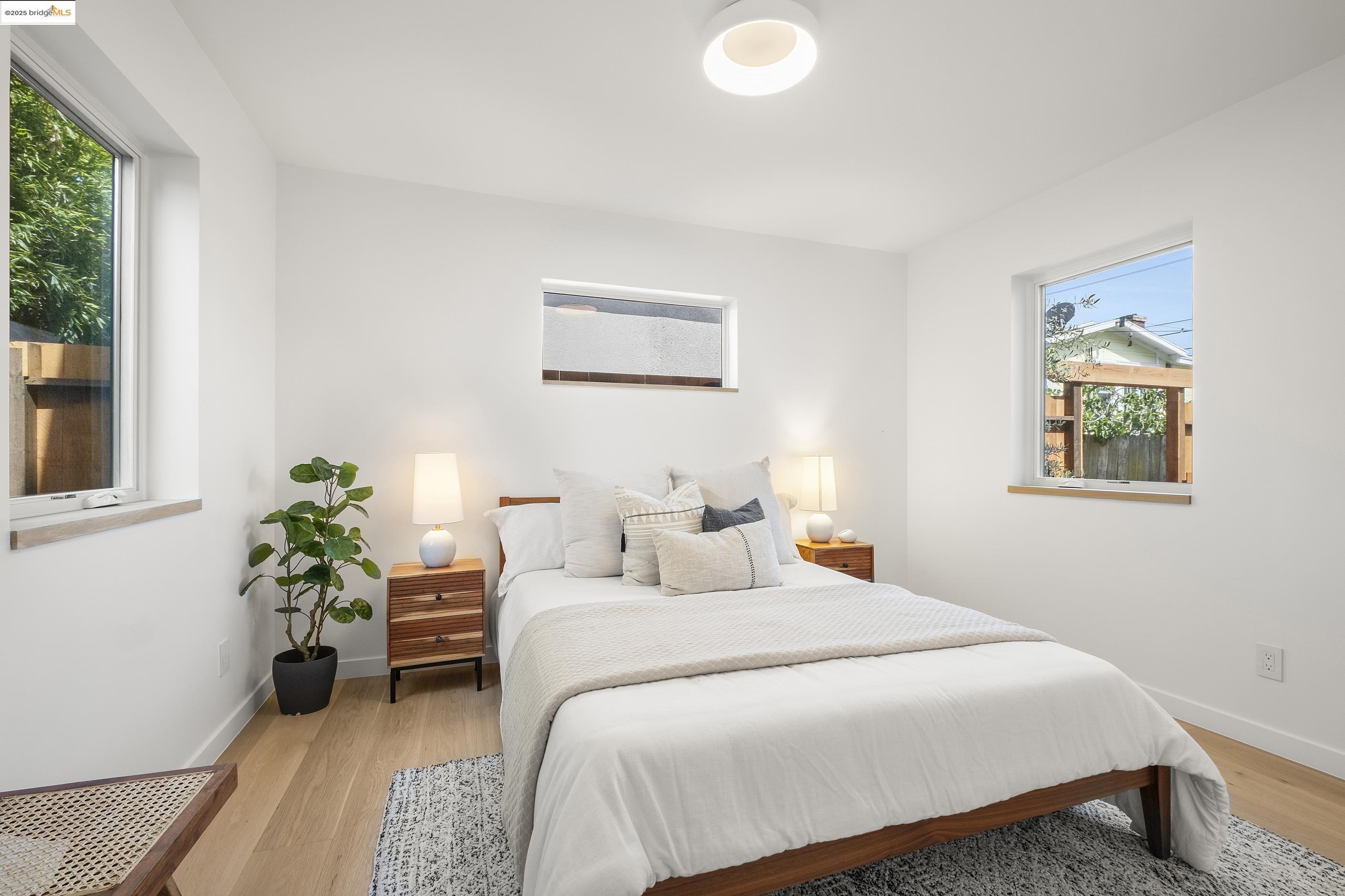 Detail Gallery Image 15 of 39 For 2514 Mathews, Berkeley,  CA 94702 - 3 Beds | 2 Baths