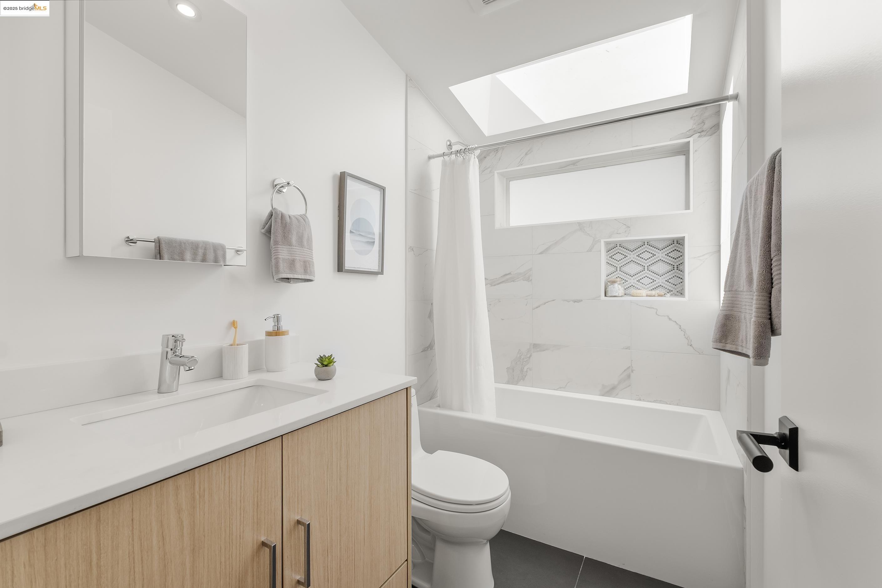 Detail Gallery Image 24 of 39 For 2514 Mathews, Berkeley,  CA 94702 - 3 Beds | 2 Baths