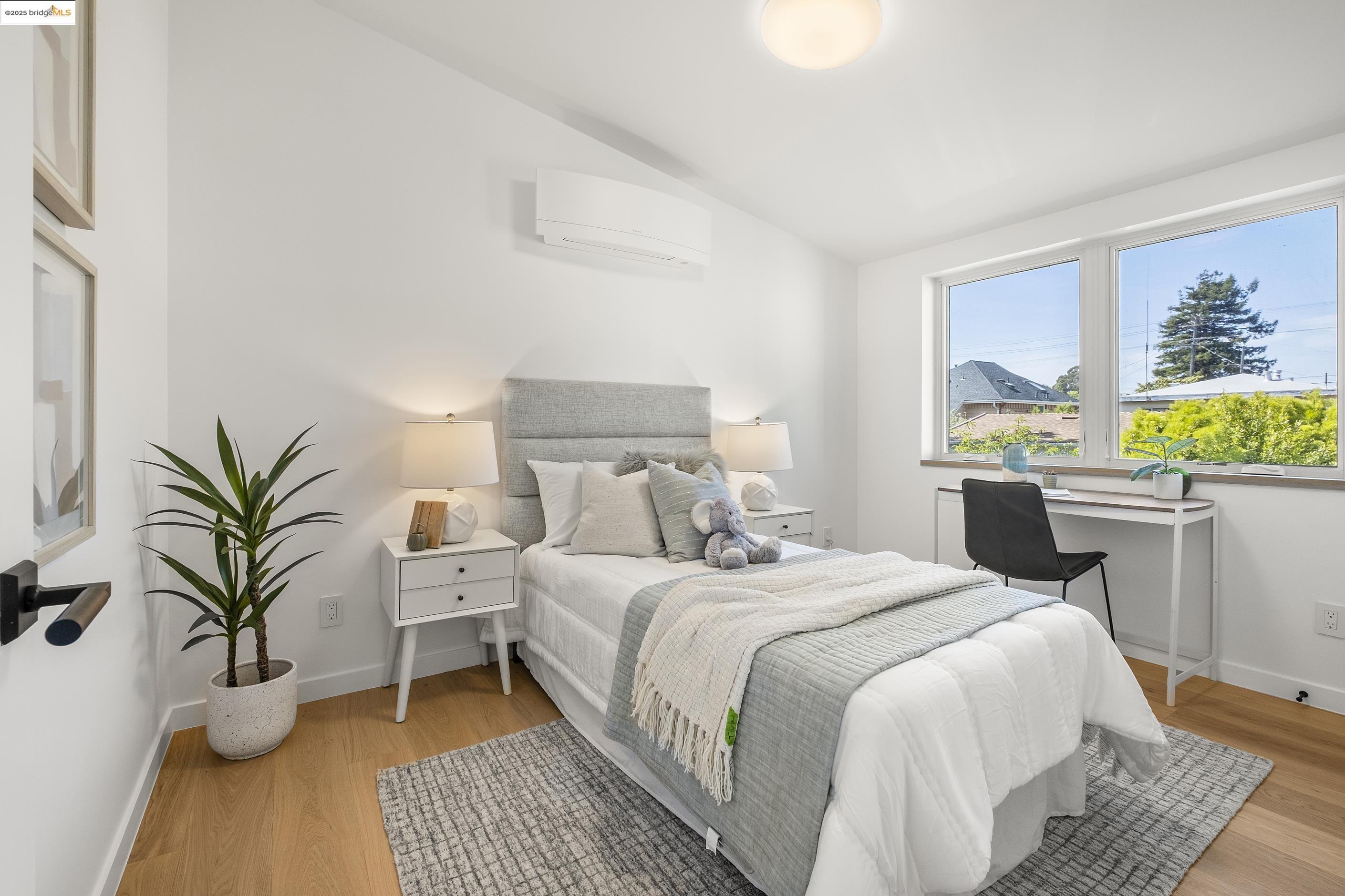 Detail Gallery Image 26 of 39 For 2514 Mathews, Berkeley,  CA 94702 - 3 Beds | 2 Baths