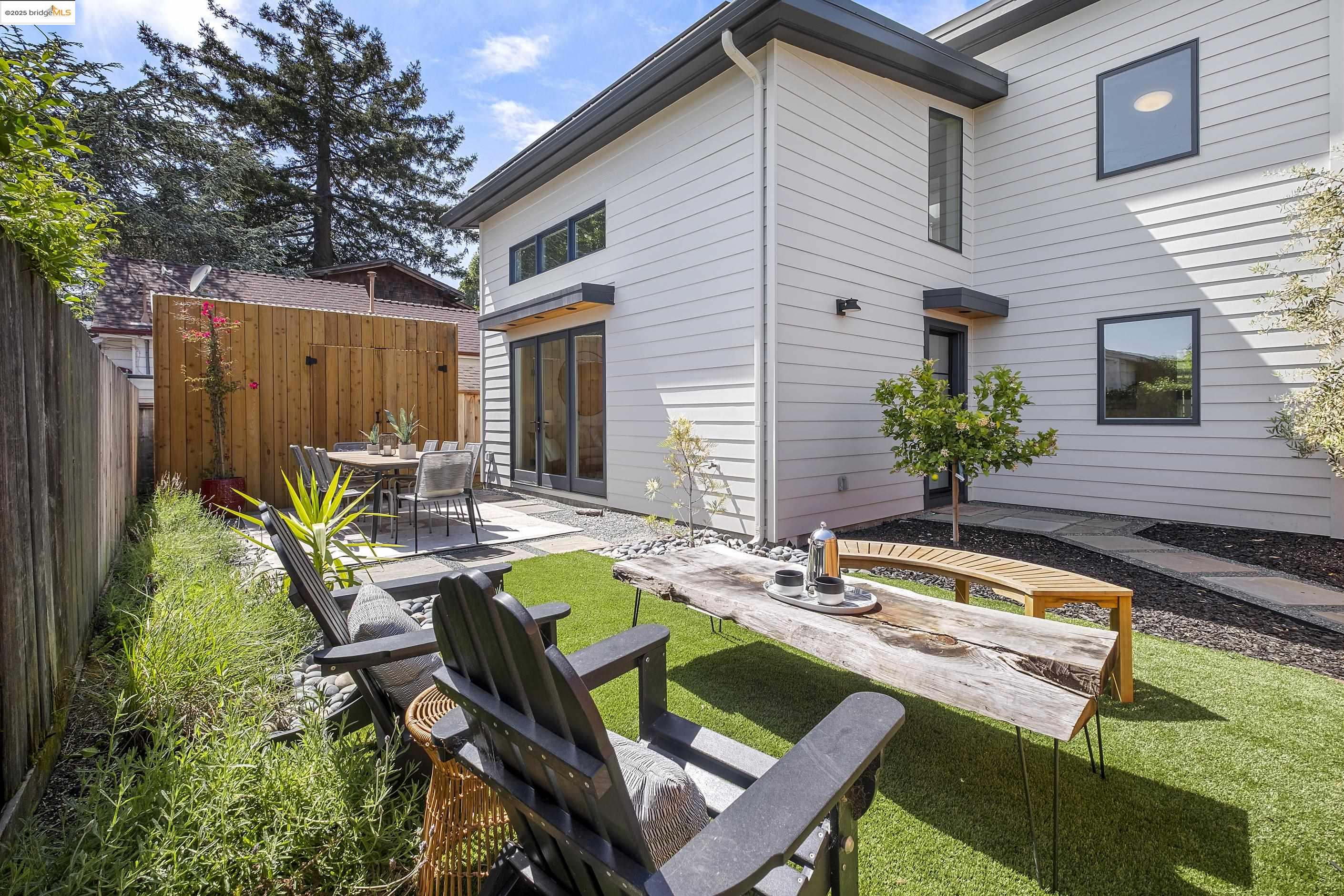 Detail Gallery Image 31 of 39 For 2514 Mathews, Berkeley,  CA 94702 - 3 Beds | 2 Baths