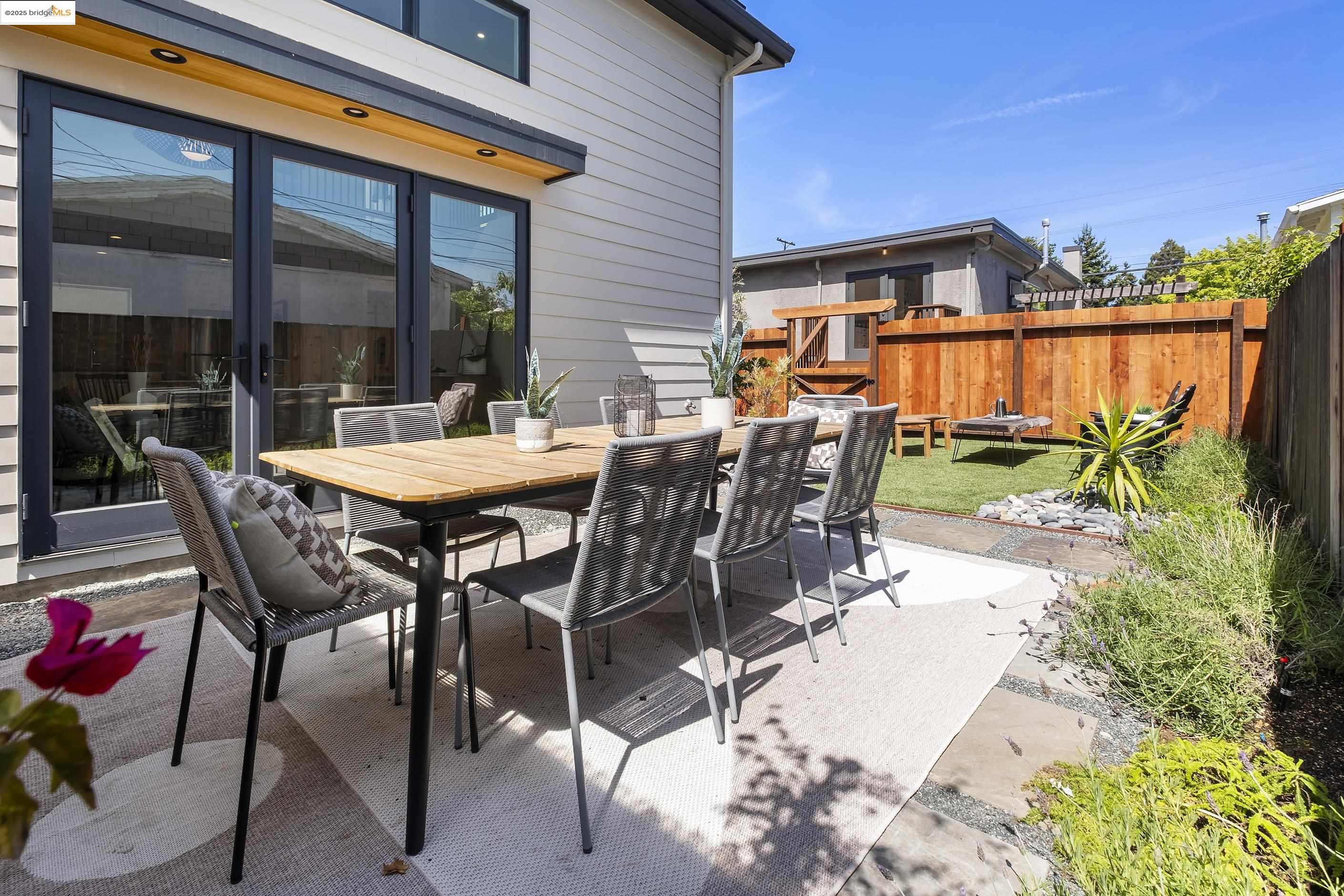 Detail Gallery Image 34 of 39 For 2514 Mathews, Berkeley,  CA 94702 - 3 Beds | 2 Baths