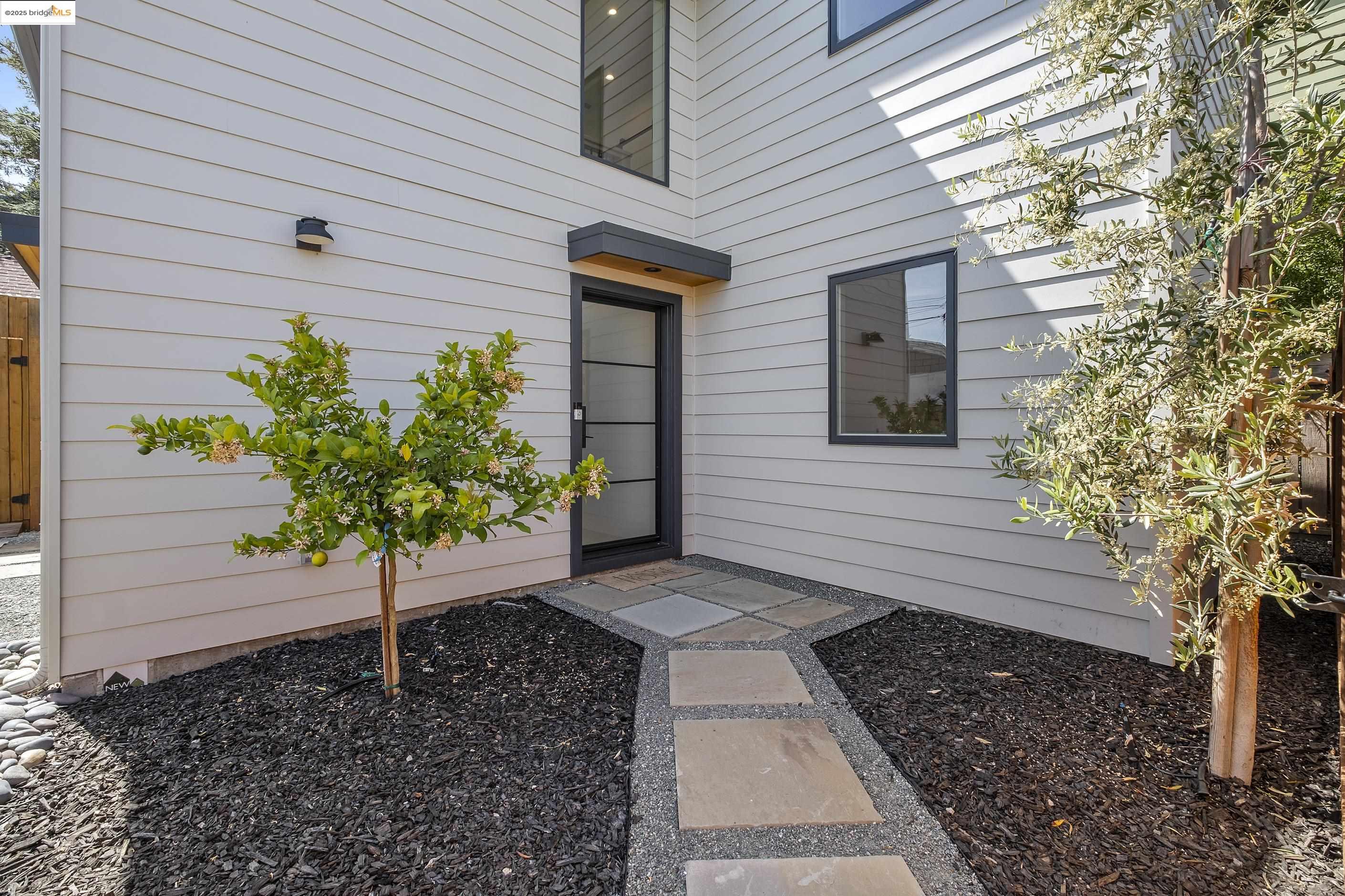 Detail Gallery Image 36 of 39 For 2514 Mathews, Berkeley,  CA 94702 - 3 Beds | 2 Baths
