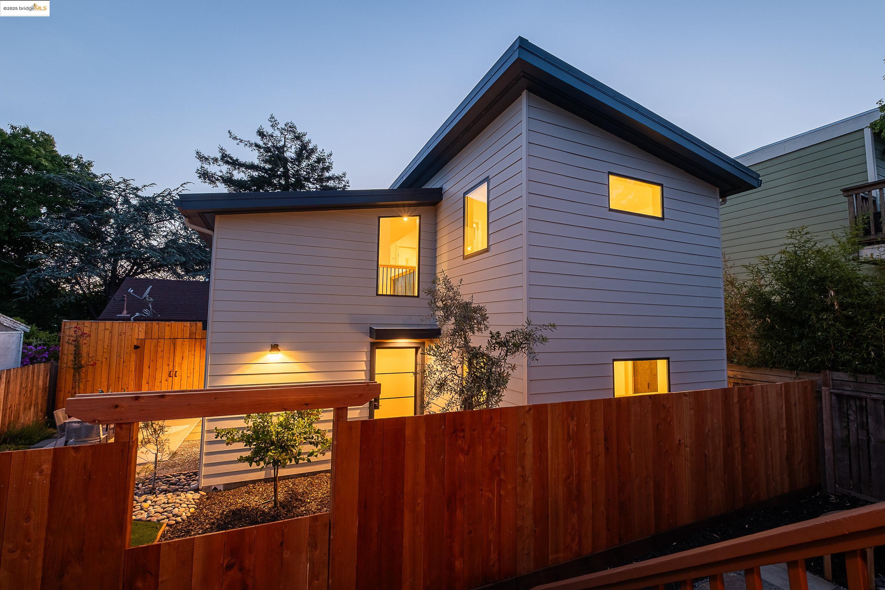 Detail Gallery Image 39 of 39 For 2514 Mathews, Berkeley,  CA 94702 - 3 Beds | 2 Baths