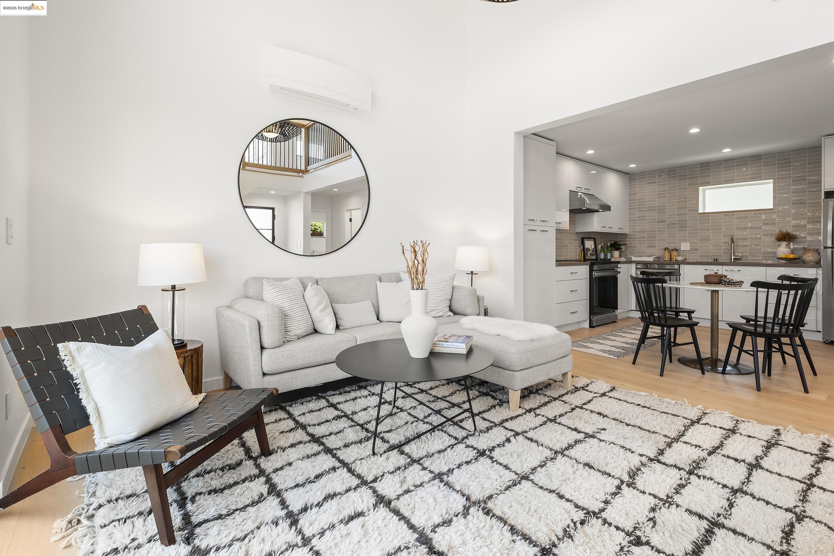 Detail Gallery Image 5 of 39 For 2514 Mathews, Berkeley,  CA 94702 - 3 Beds | 2 Baths