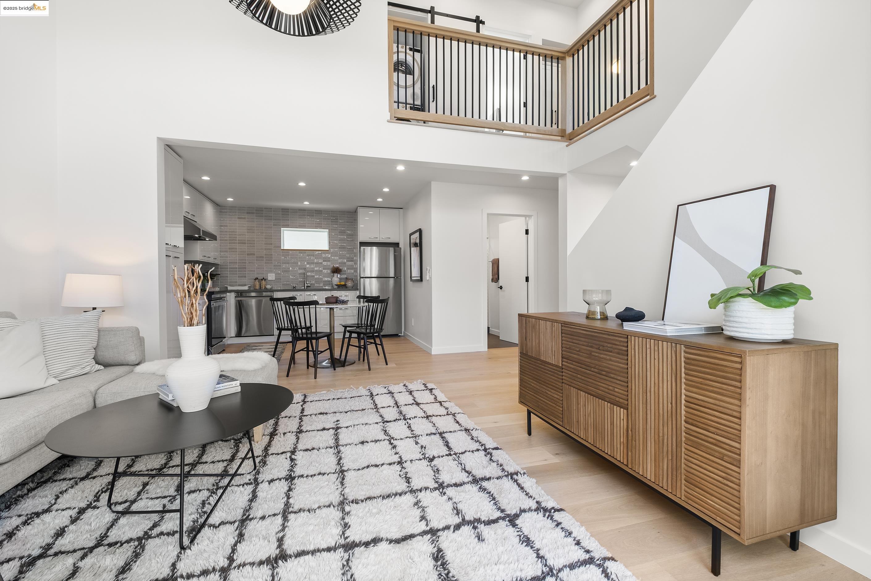 Detail Gallery Image 6 of 39 For 2514 Mathews, Berkeley,  CA 94702 - 3 Beds | 2 Baths