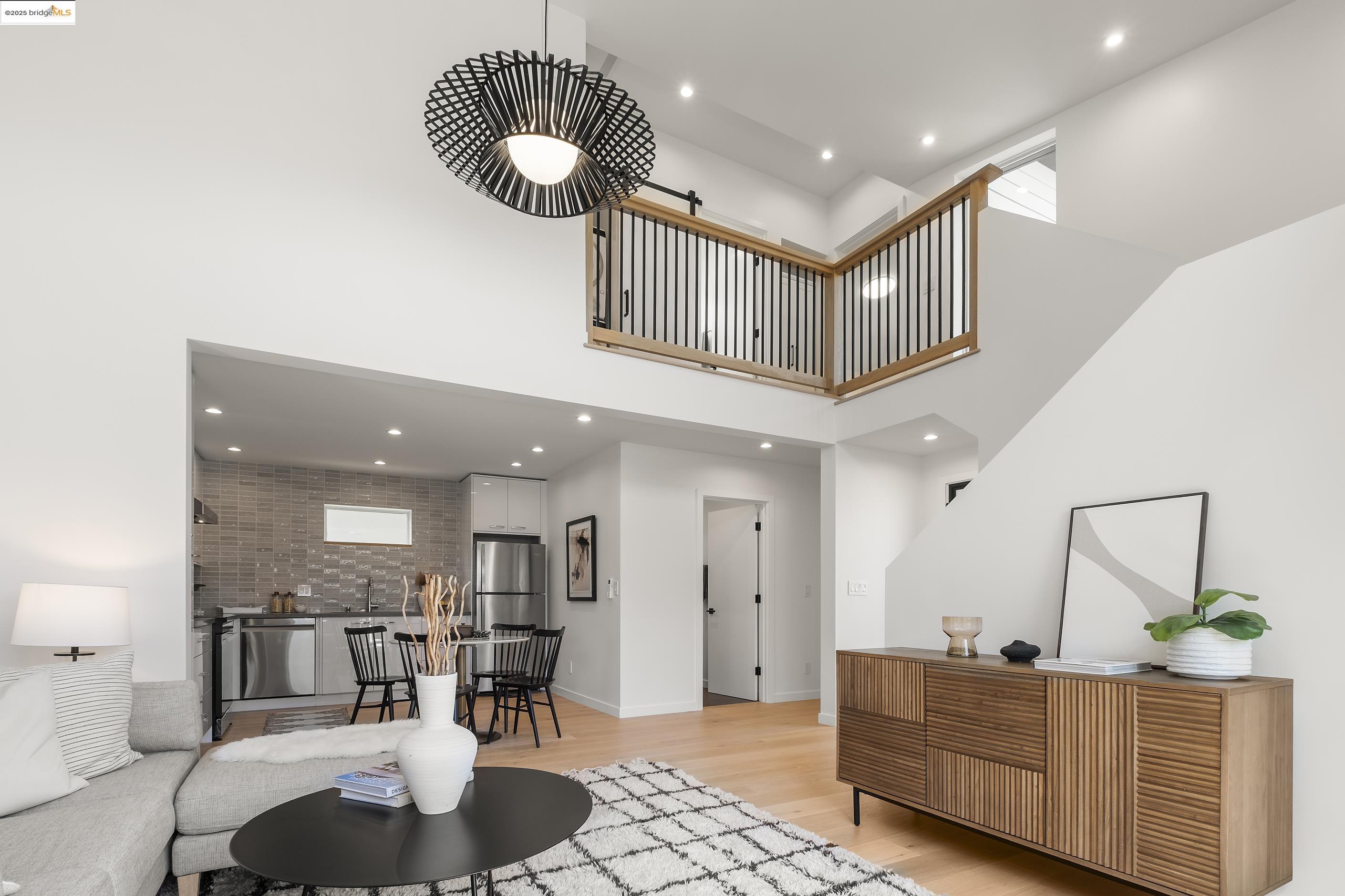Detail Gallery Image 7 of 39 For 2514 Mathews, Berkeley,  CA 94702 - 3 Beds | 2 Baths