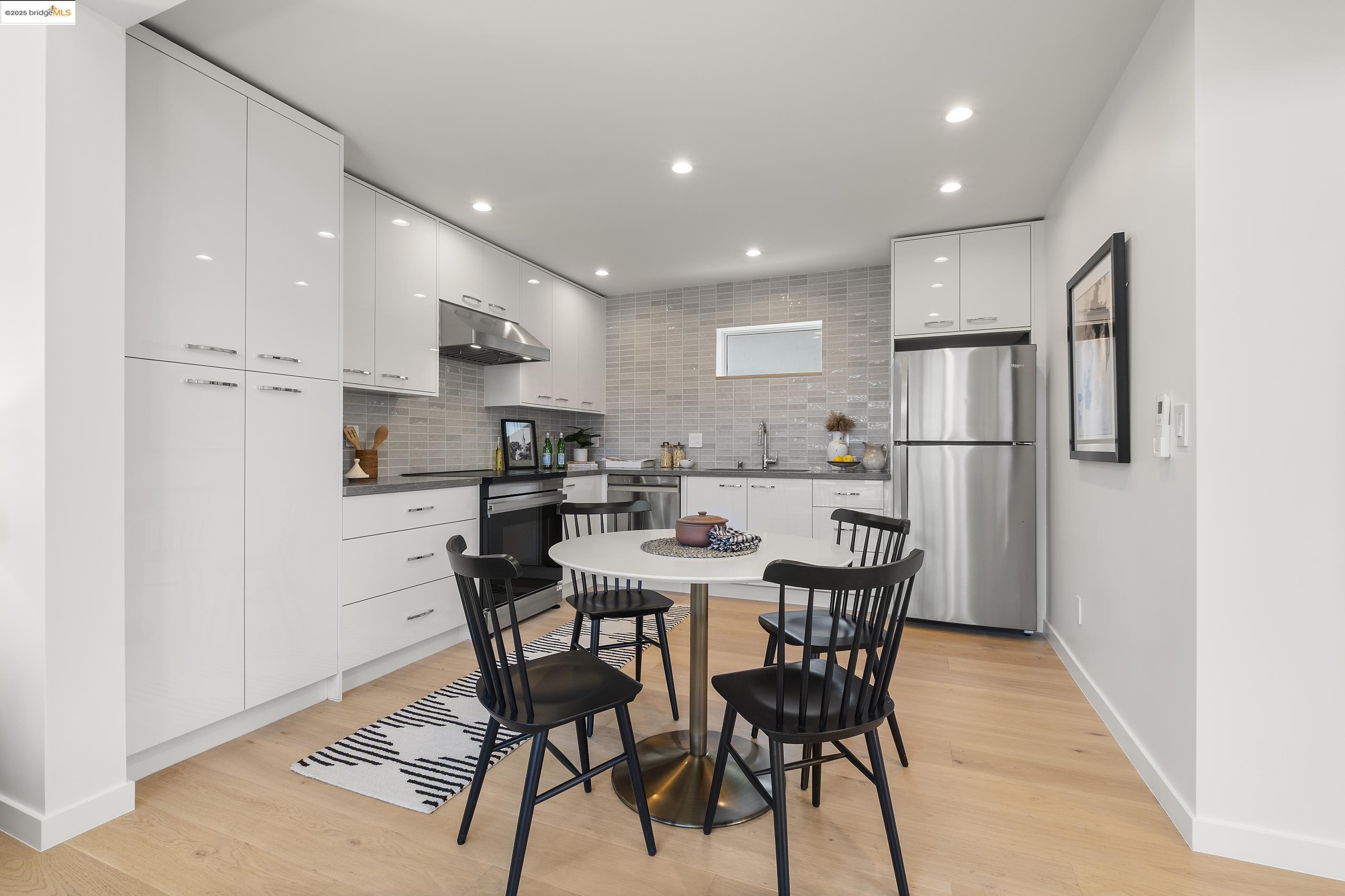 Detail Gallery Image 8 of 39 For 2514 Mathews, Berkeley,  CA 94702 - 3 Beds | 2 Baths