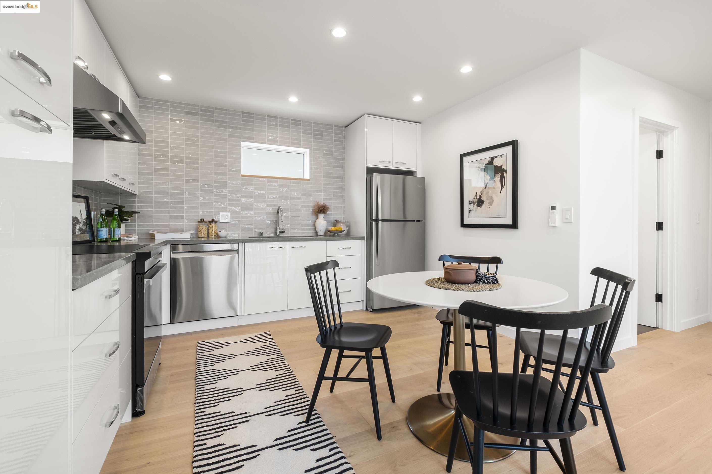 Detail Gallery Image 9 of 39 For 2514 Mathews, Berkeley,  CA 94702 - 3 Beds | 2 Baths