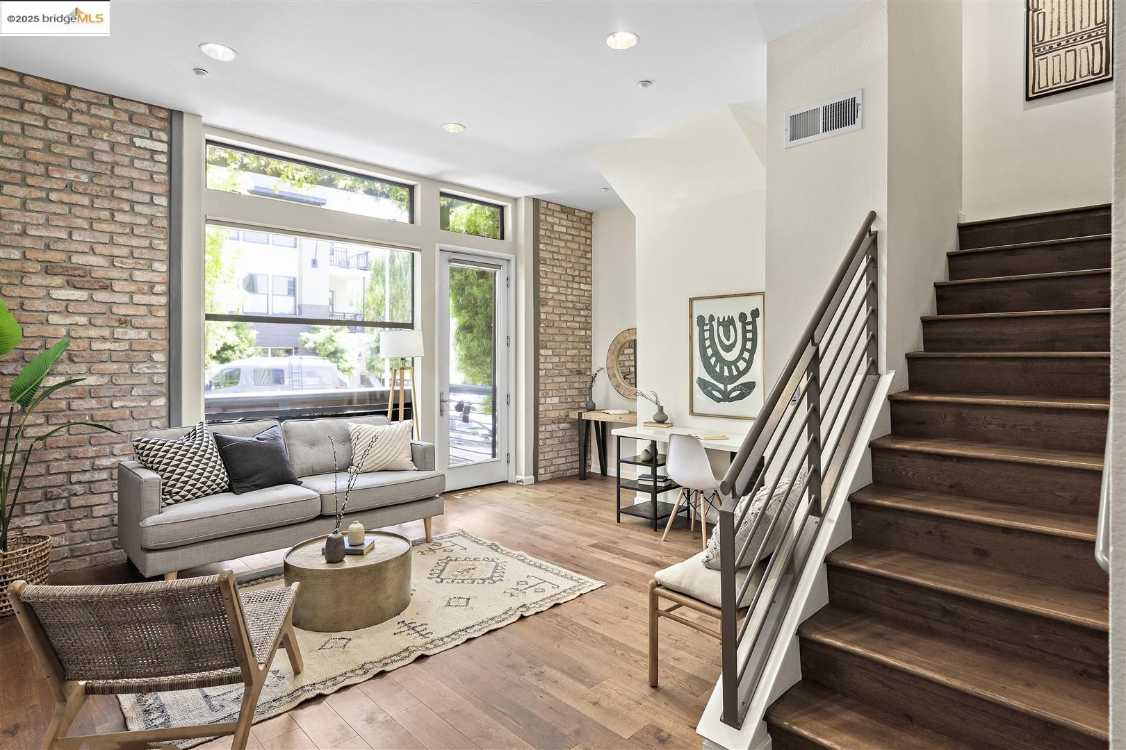 Detail Gallery Image 1 of 39 For 1210 66th St, Oakland,  CA 94608 - 2 Beds | 2/1 Baths