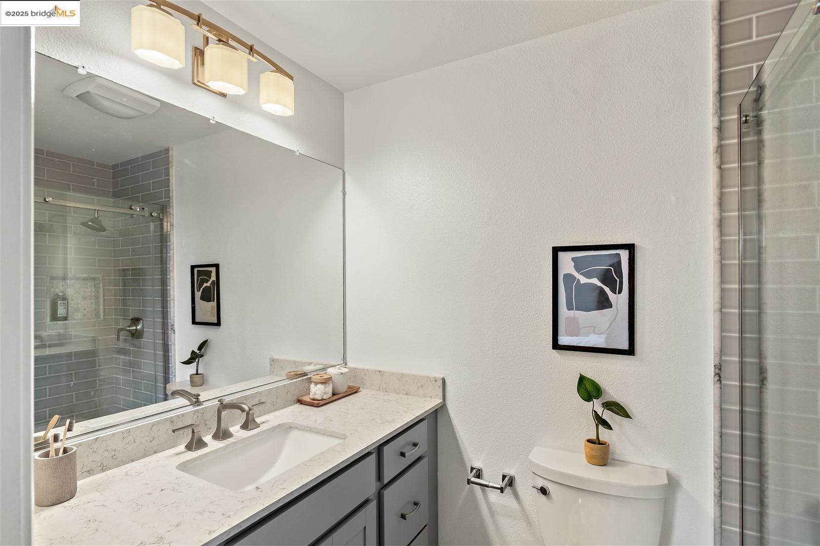 Detail Gallery Image 17 of 39 For 1210 66th St, Oakland,  CA 94608 - 2 Beds | 2/1 Baths