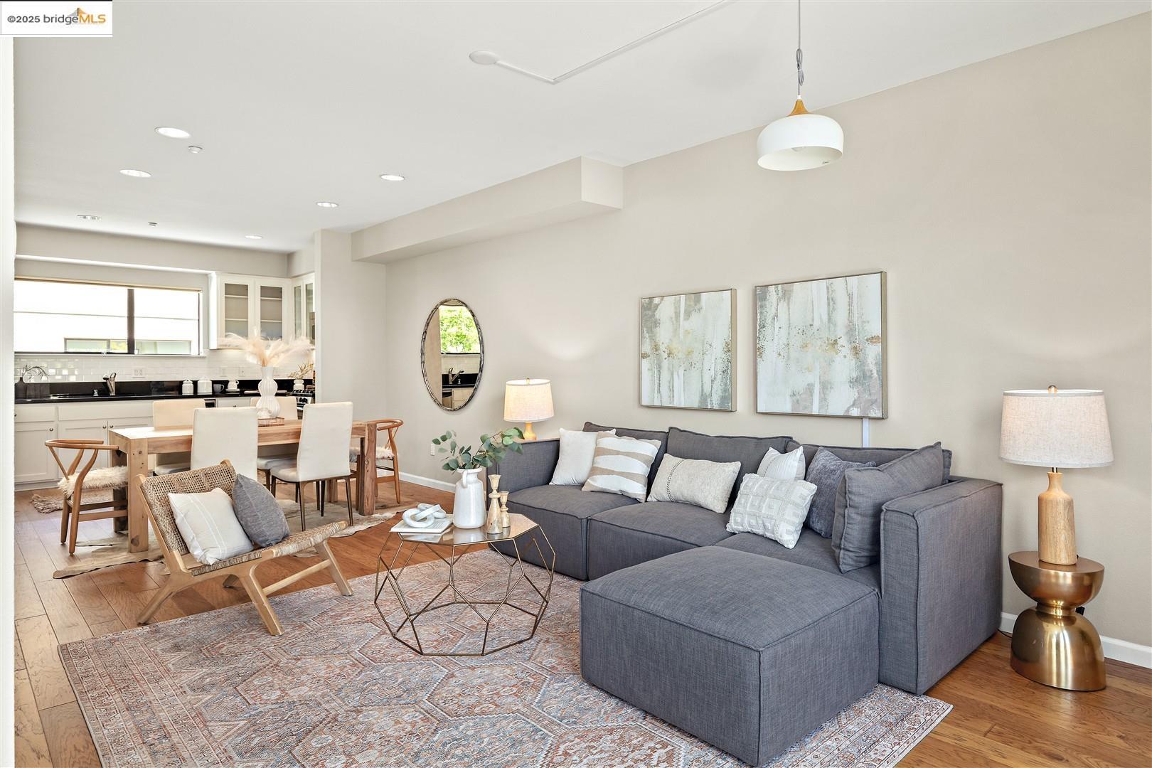Detail Gallery Image 3 of 39 For 1210 66th St, Oakland,  CA 94608 - 2 Beds | 2/1 Baths