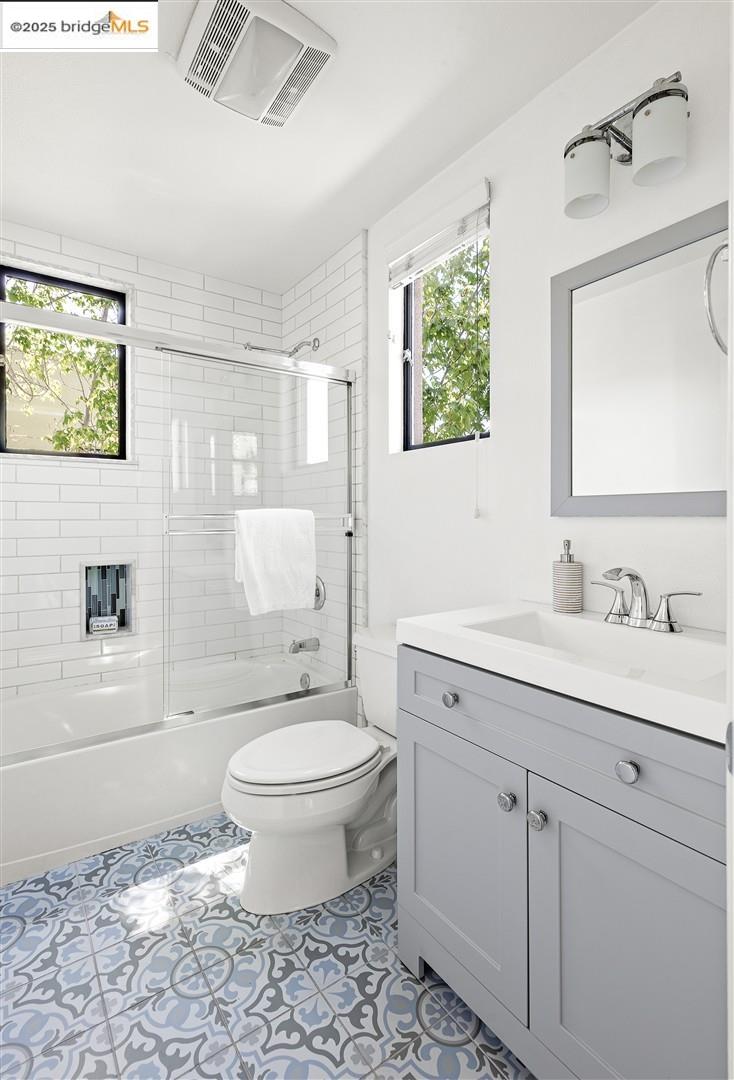 Detail Gallery Image 24 of 39 For 1210 66th St, Oakland,  CA 94608 - 2 Beds | 2/1 Baths