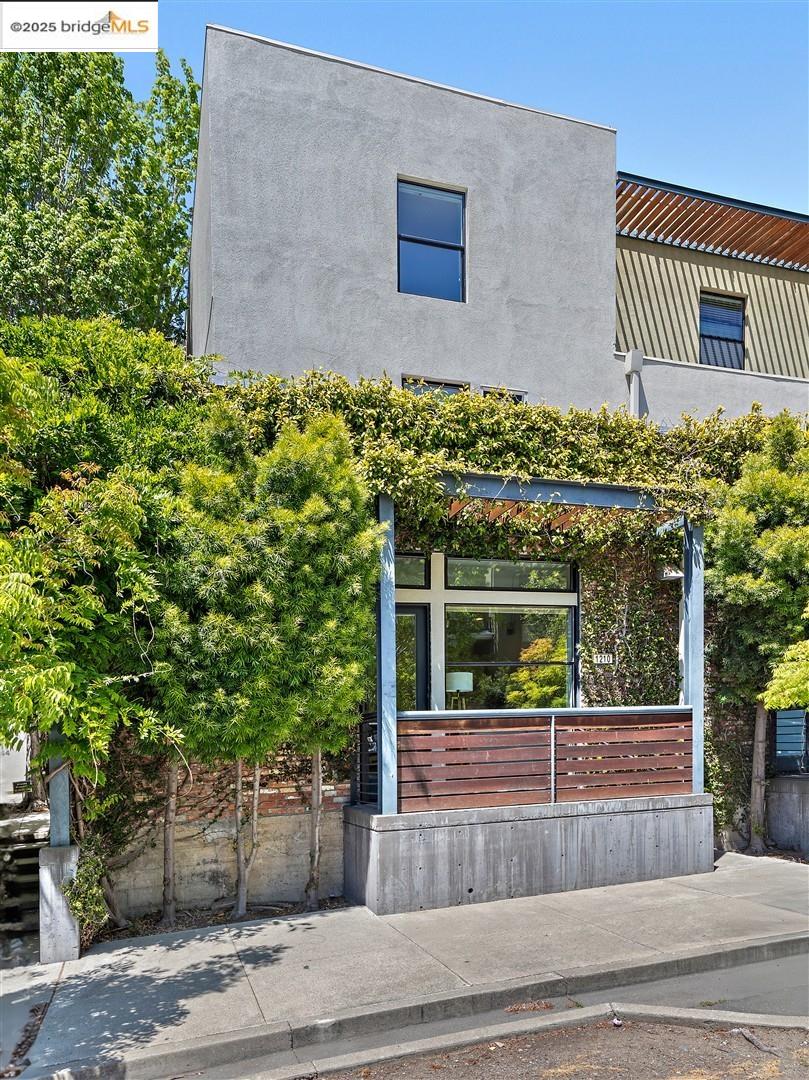 Detail Gallery Image 25 of 39 For 1210 66th St, Oakland,  CA 94608 - 2 Beds | 2/1 Baths