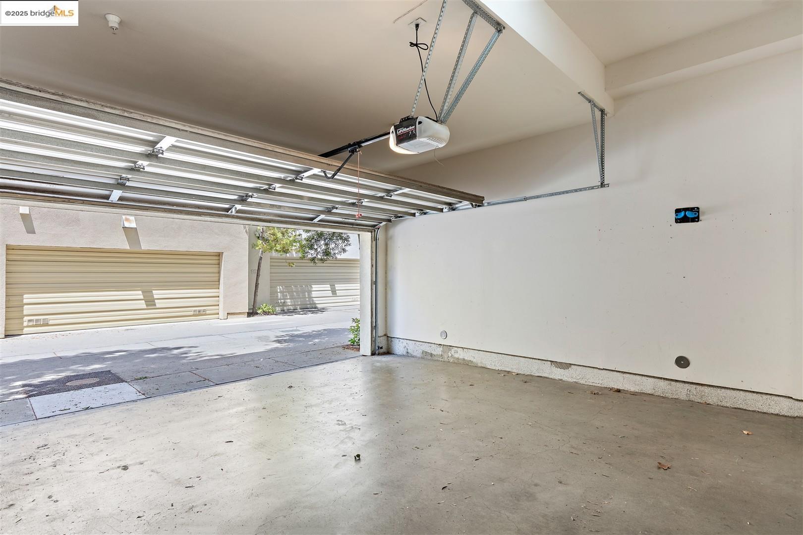 Detail Gallery Image 28 of 39 For 1210 66th St, Oakland,  CA 94608 - 2 Beds | 2/1 Baths