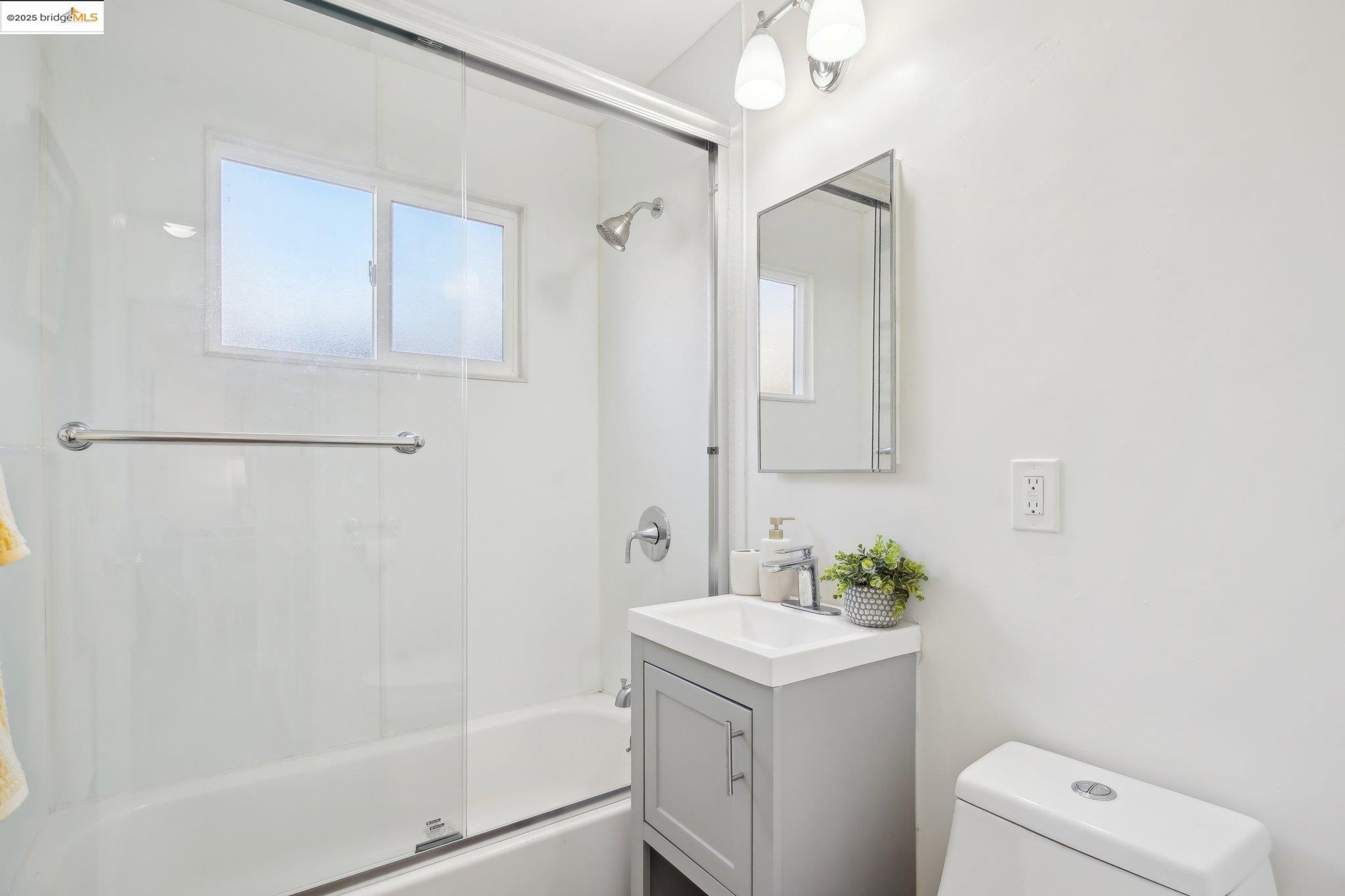 Detail Gallery Image 14 of 27 For 1727 Oregon Street, Berkeley,  CA 94703 - – Beds | – Baths