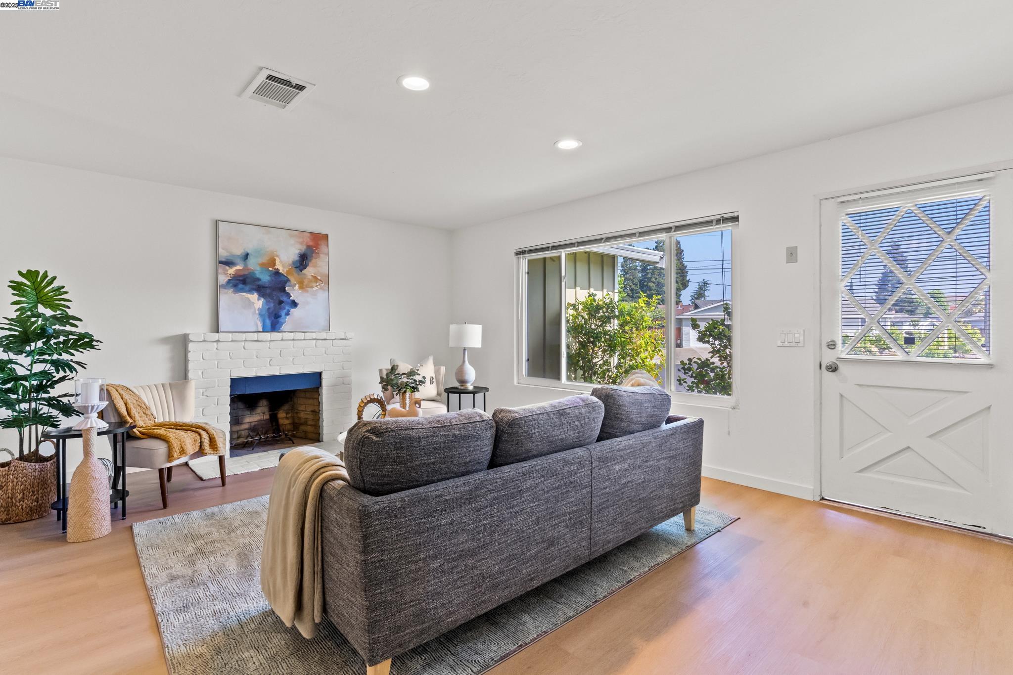 Detail Gallery Image 3 of 37 For 9 Dogwood Ct, San Ramon,  CA 94583 - 2 Beds | 2 Baths